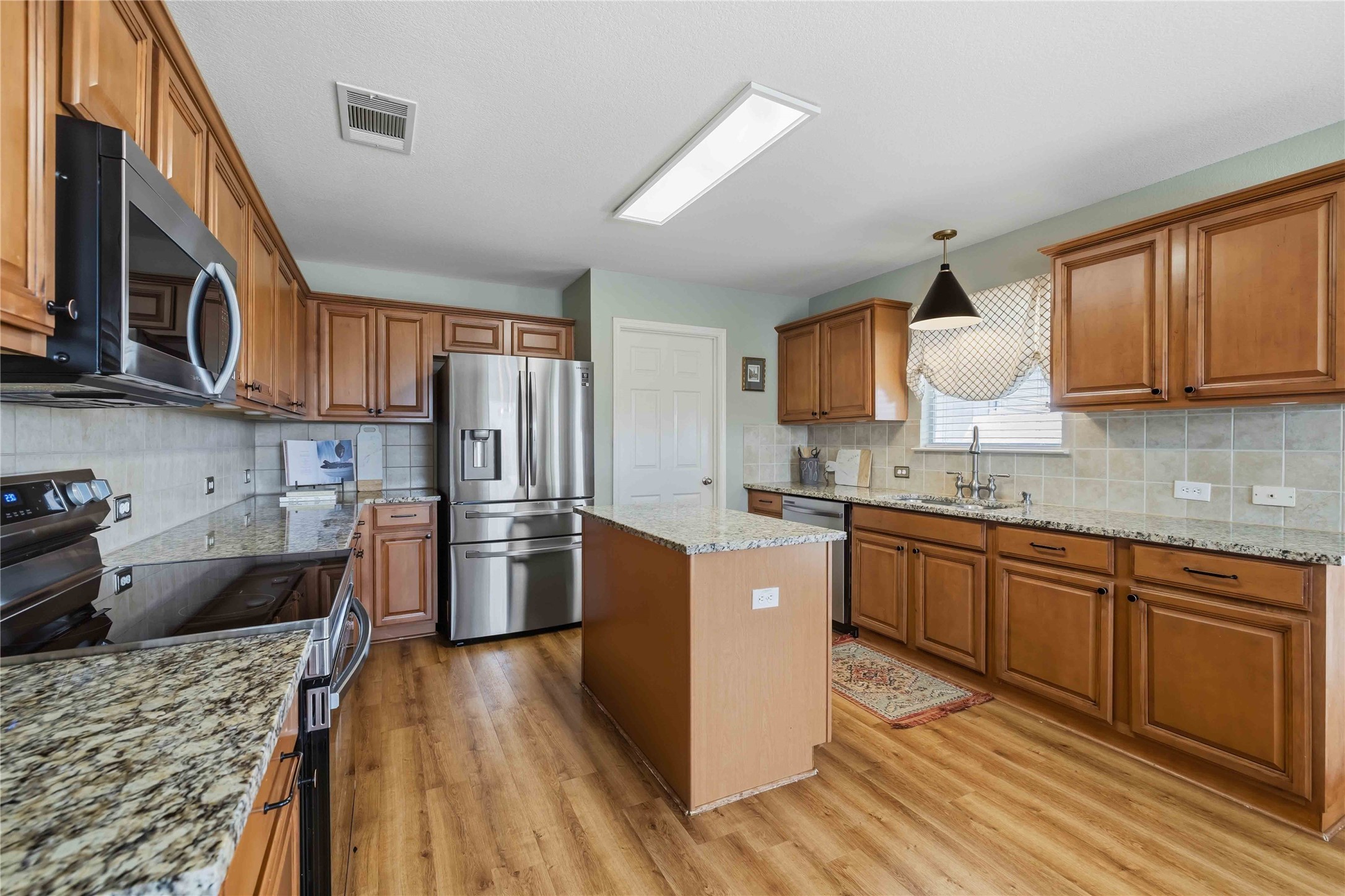 main property photo 8