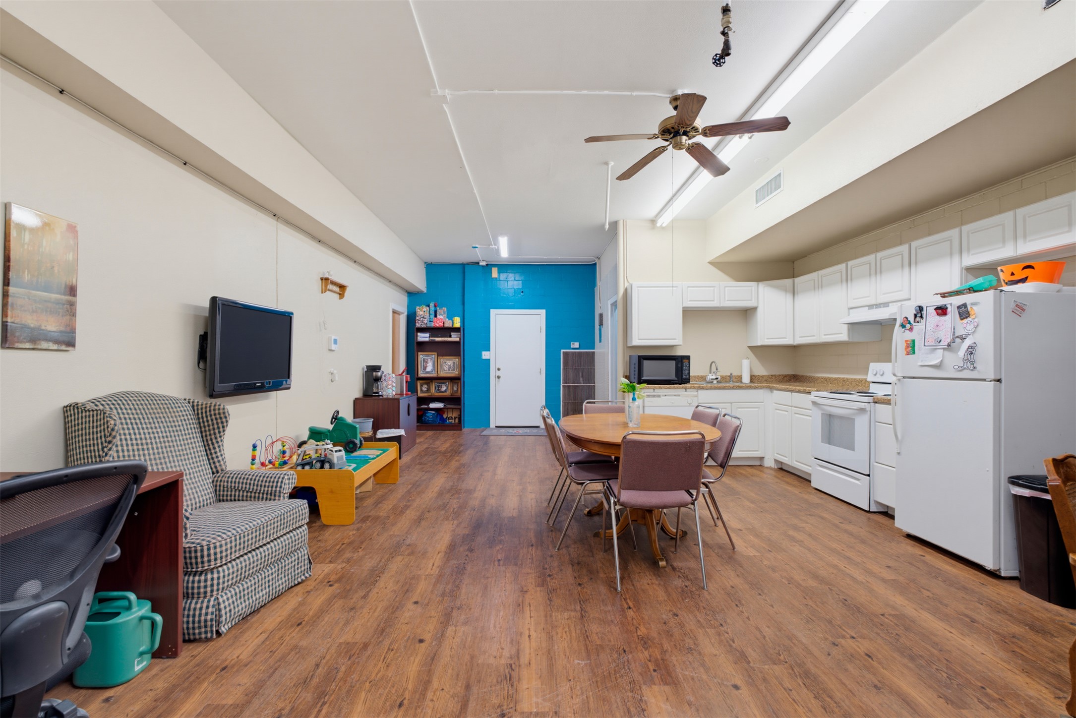 main property photo 13