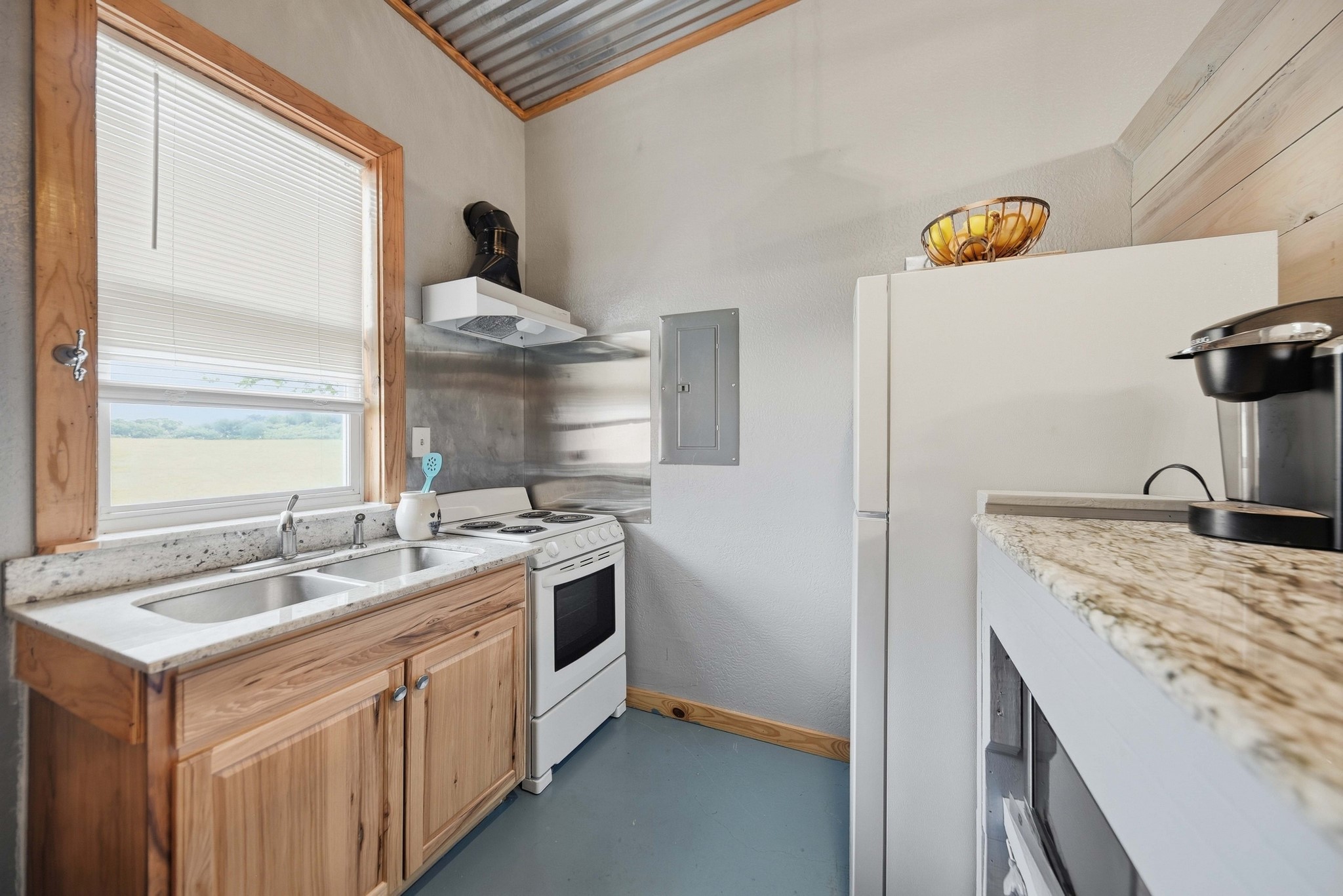 main property photo 28