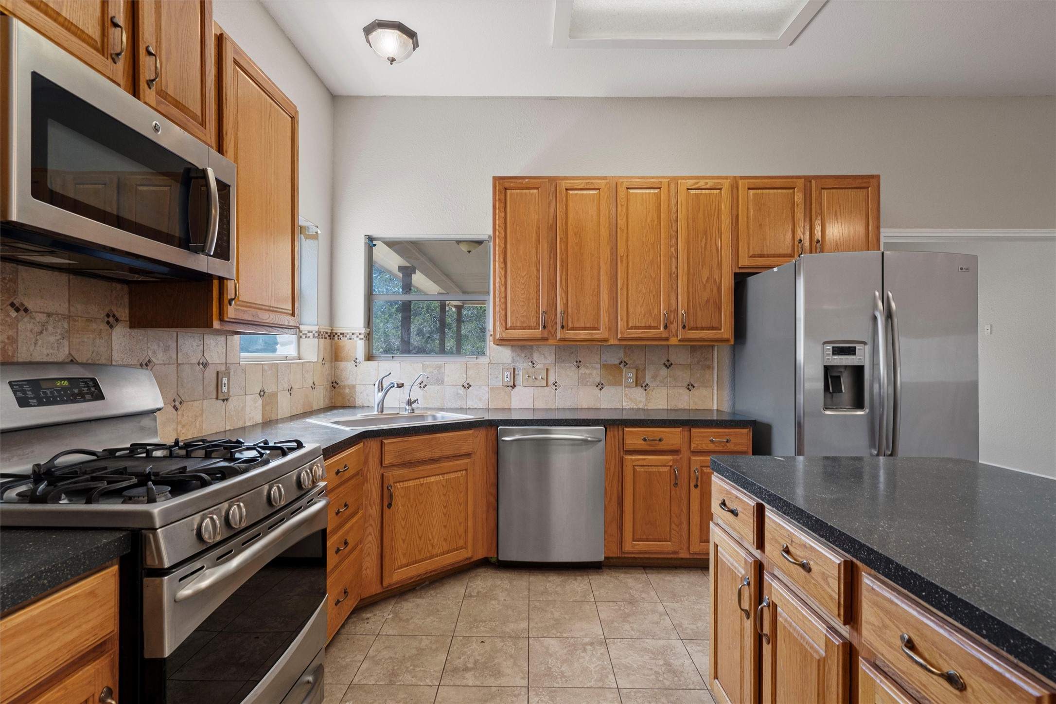 main property photo 19