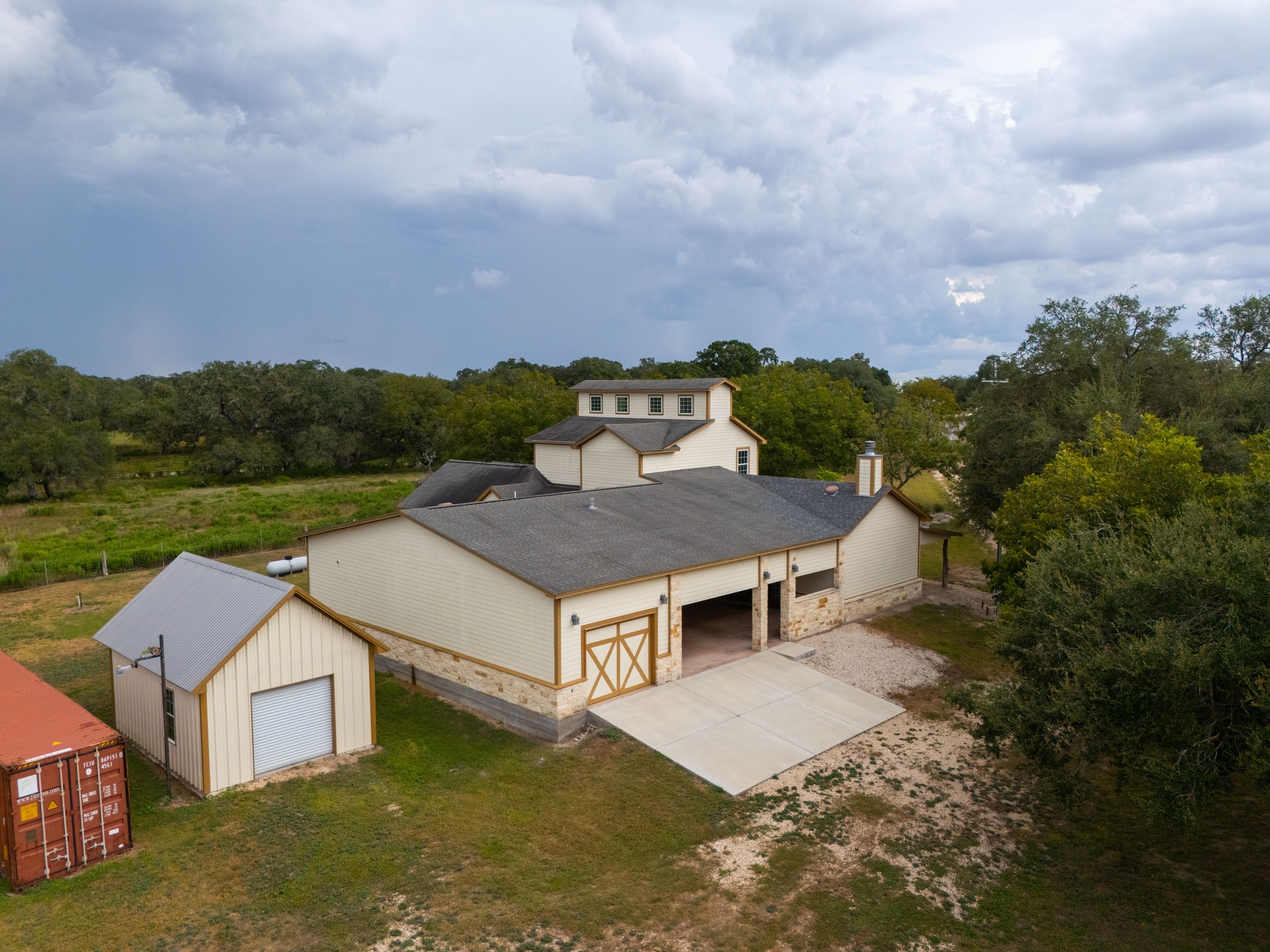 main property photo 37