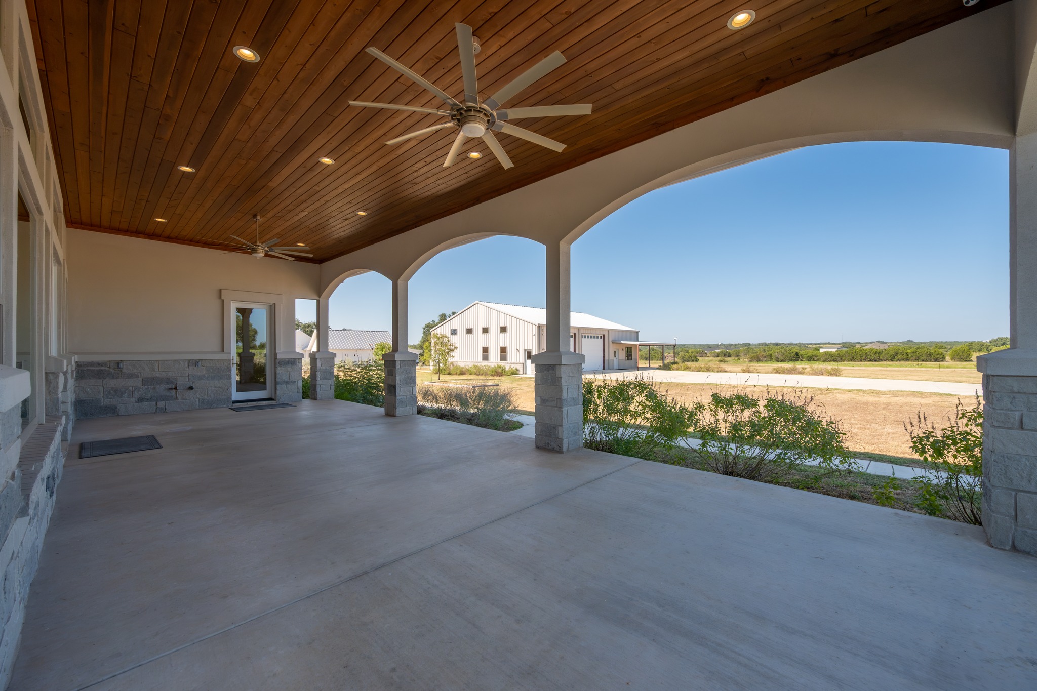 main property photo 28
