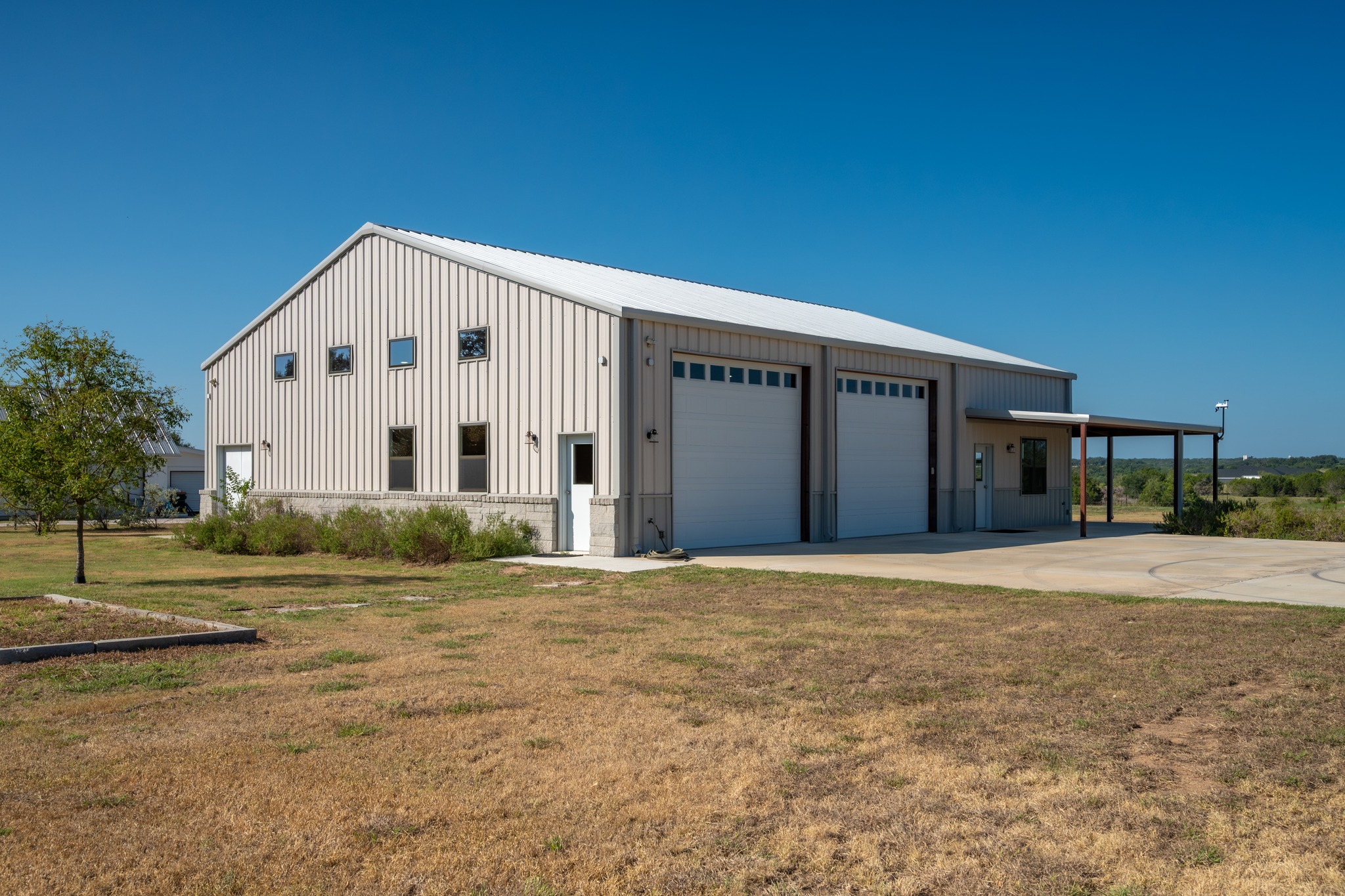 main property photo 32