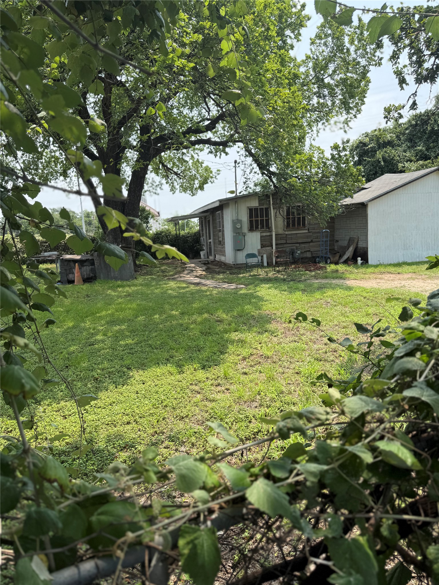 main property photo 16