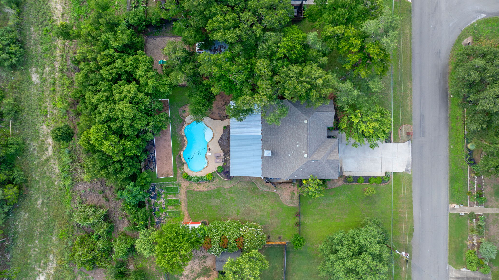 main property photo 3