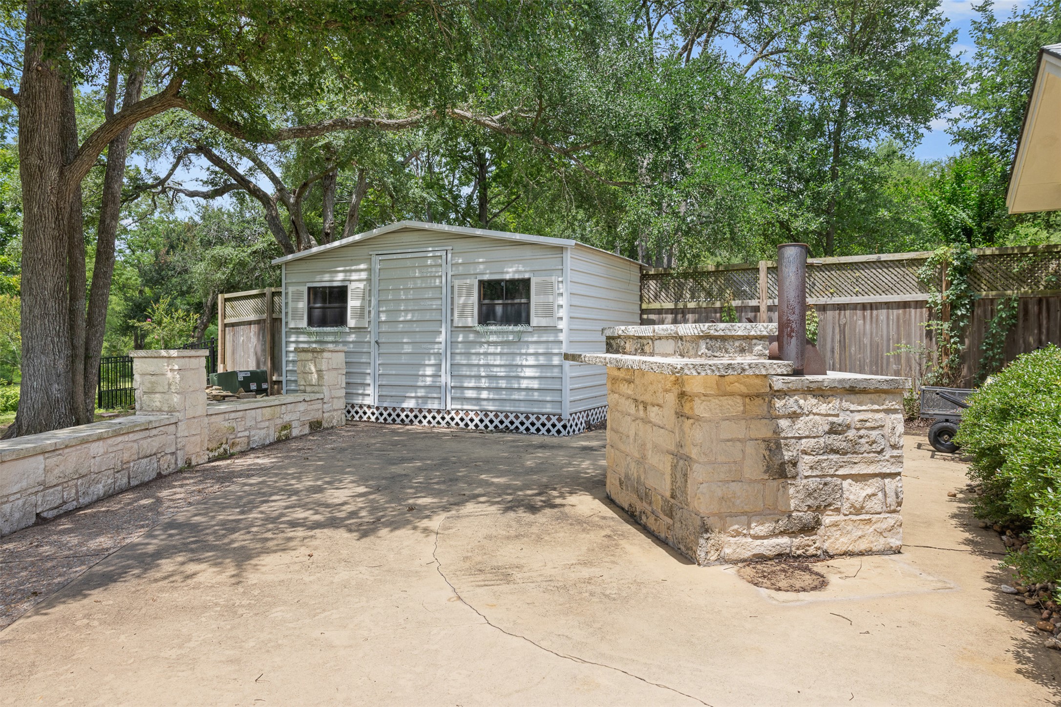 main property photo 37