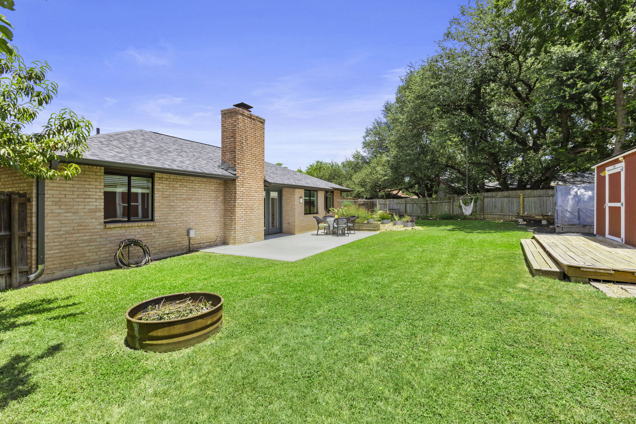 main property photo 34