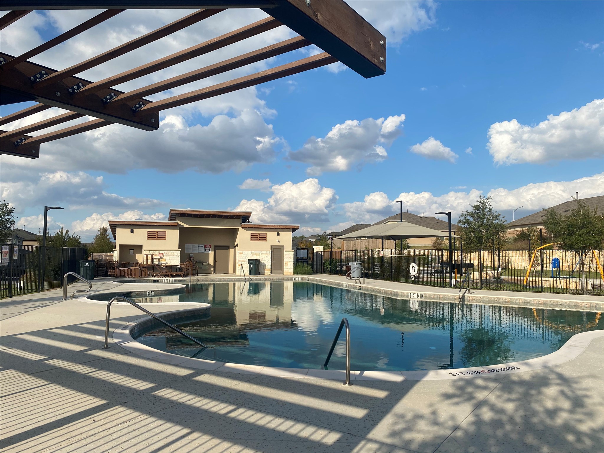 main property photo 20