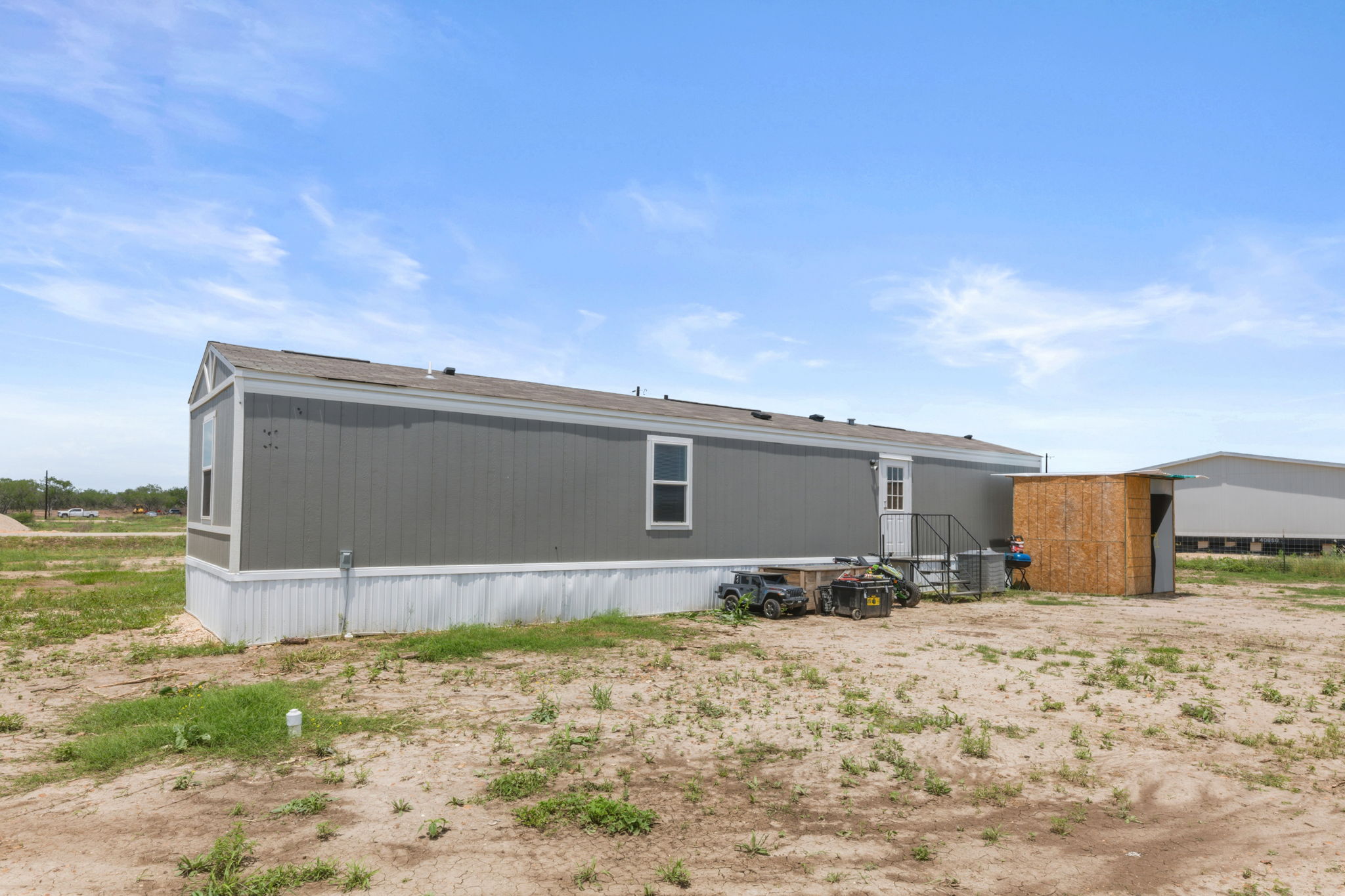 main property photo 27
