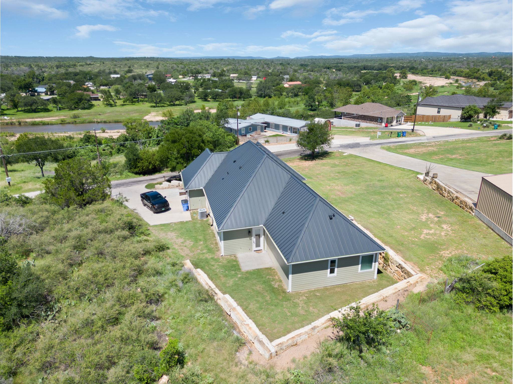 main property photo 31