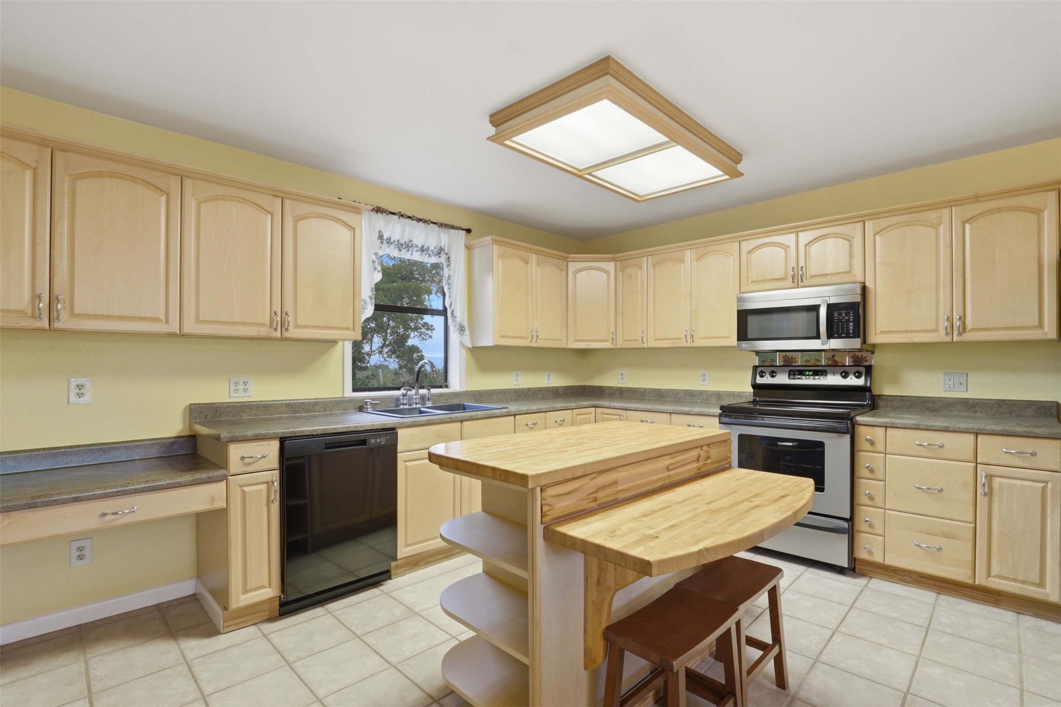 main property photo 7