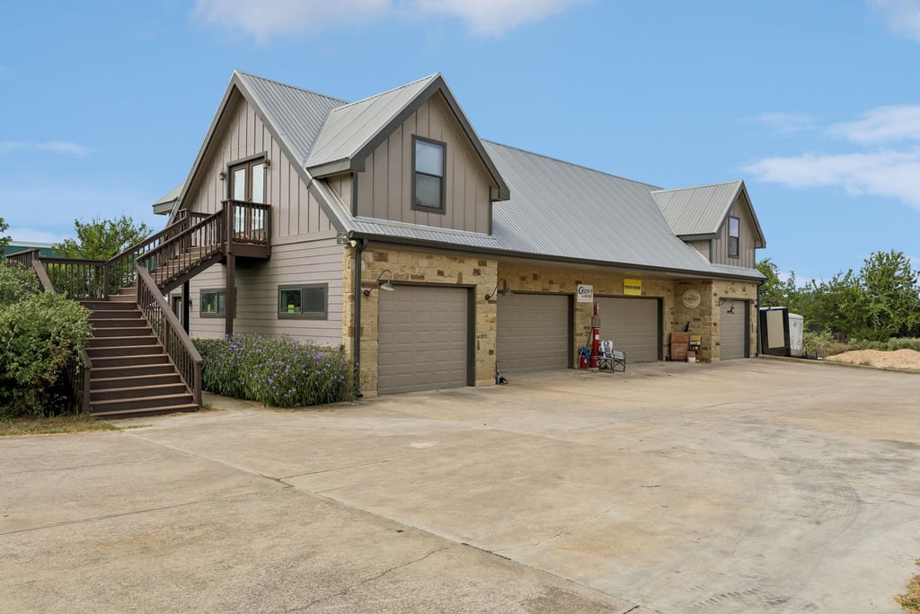 main property photo 30