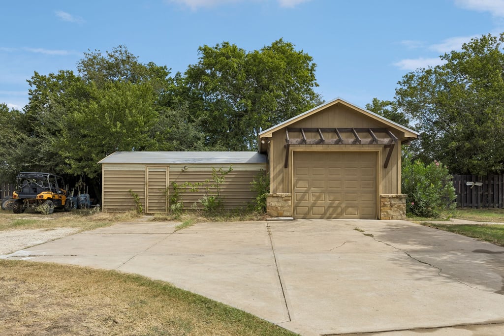 main property photo 31