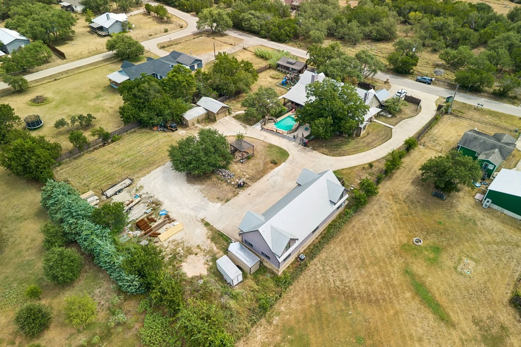 main property photo 37
