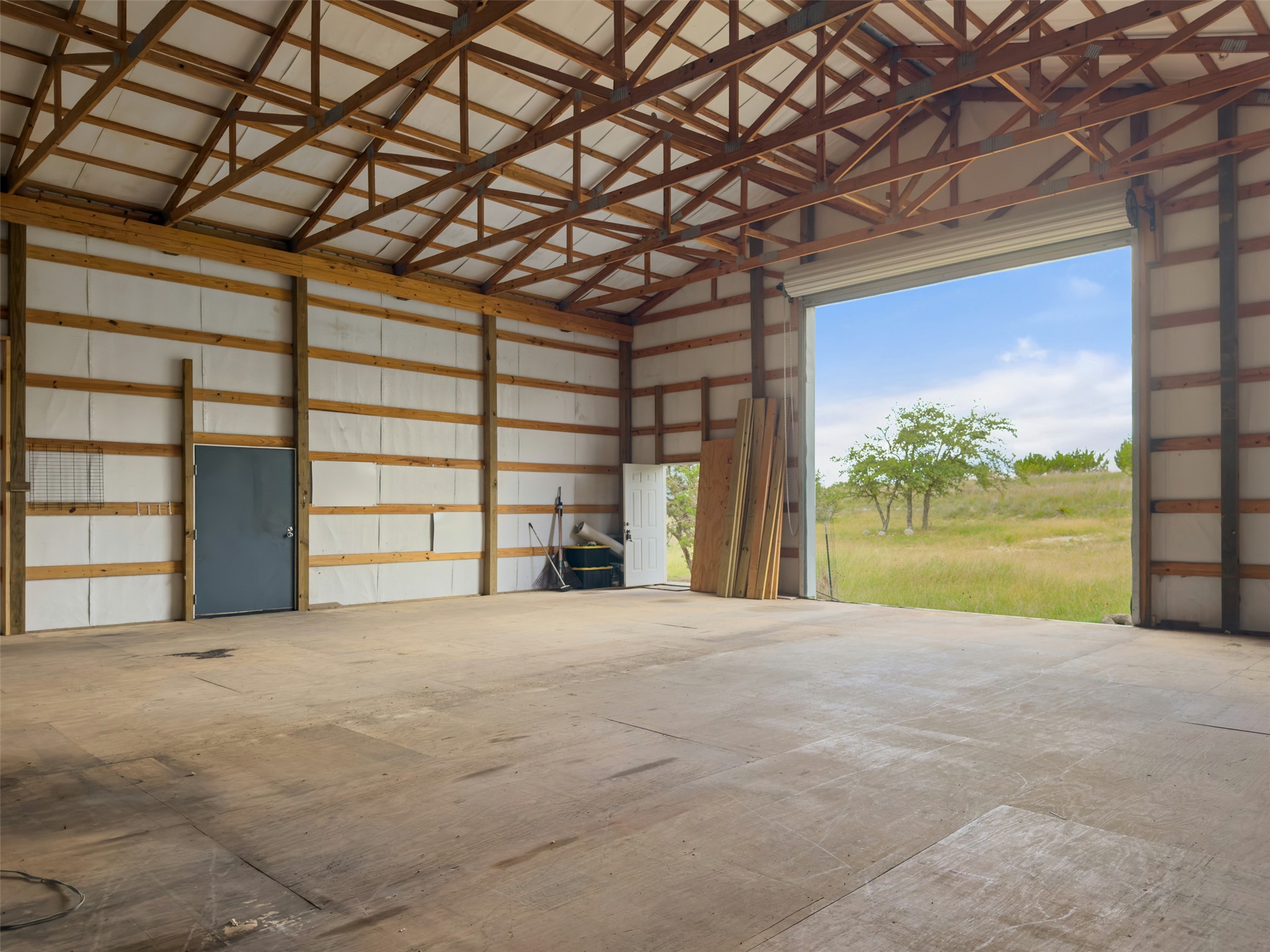 main property photo 16