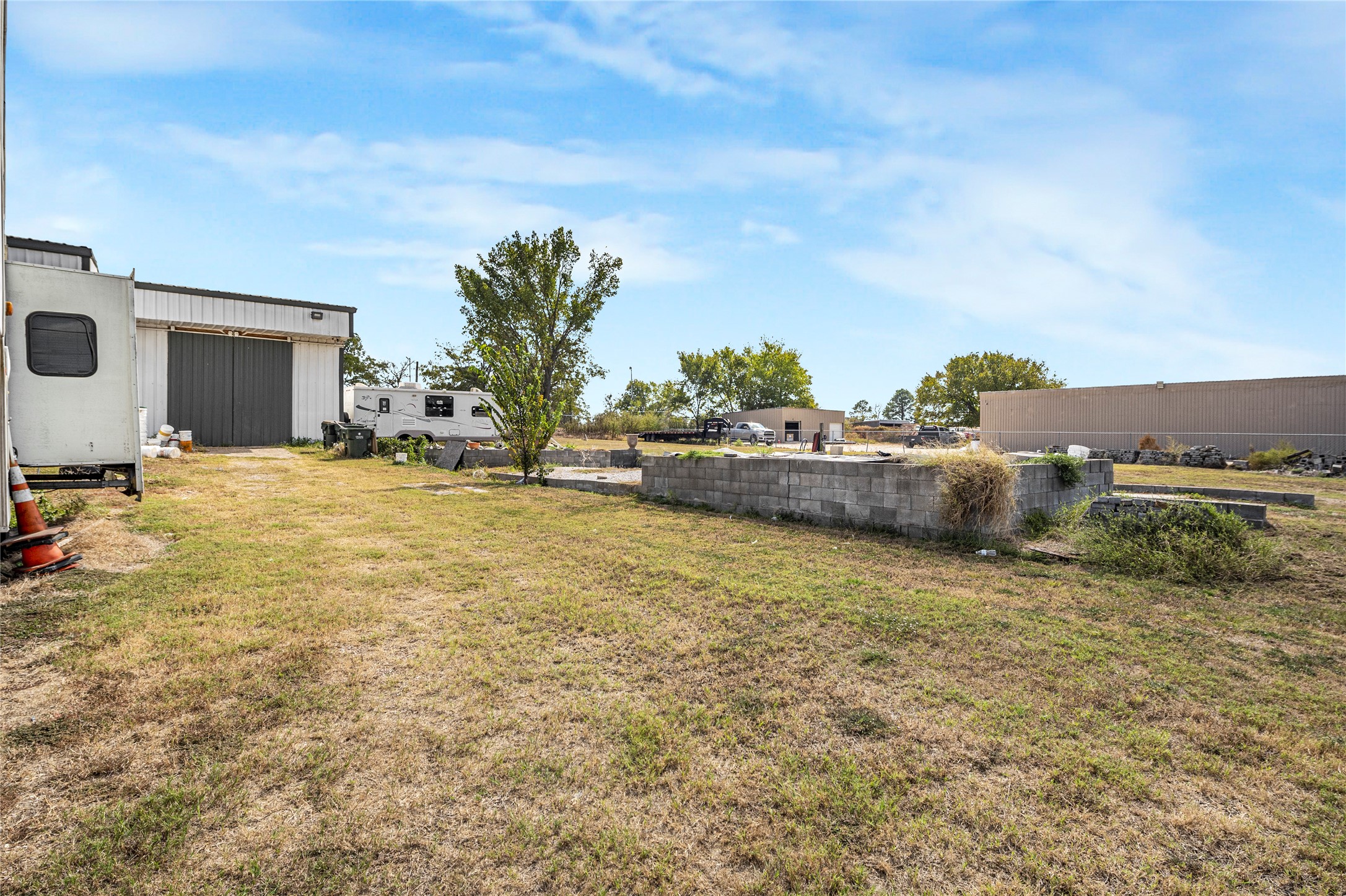 main property photo 28