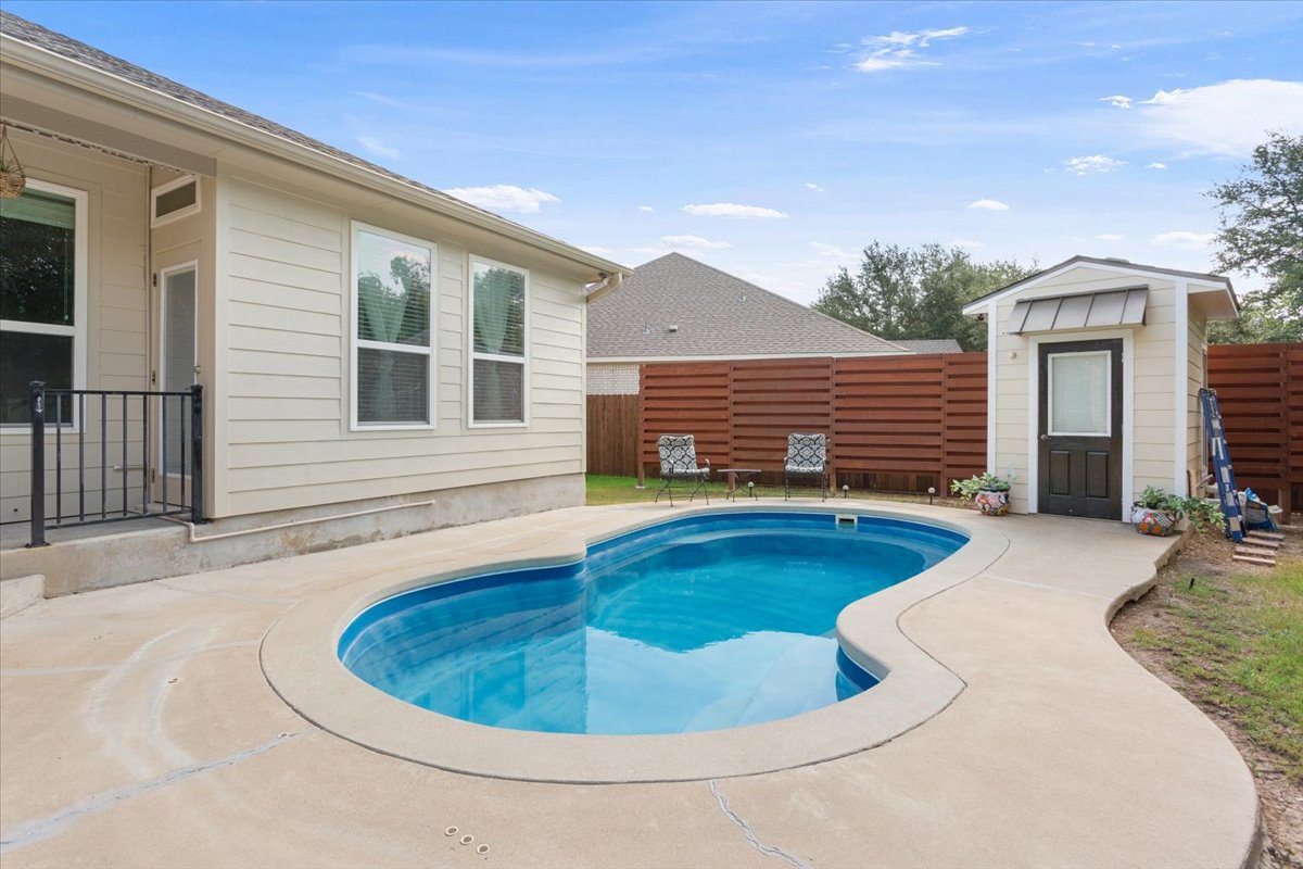 main property photo 37