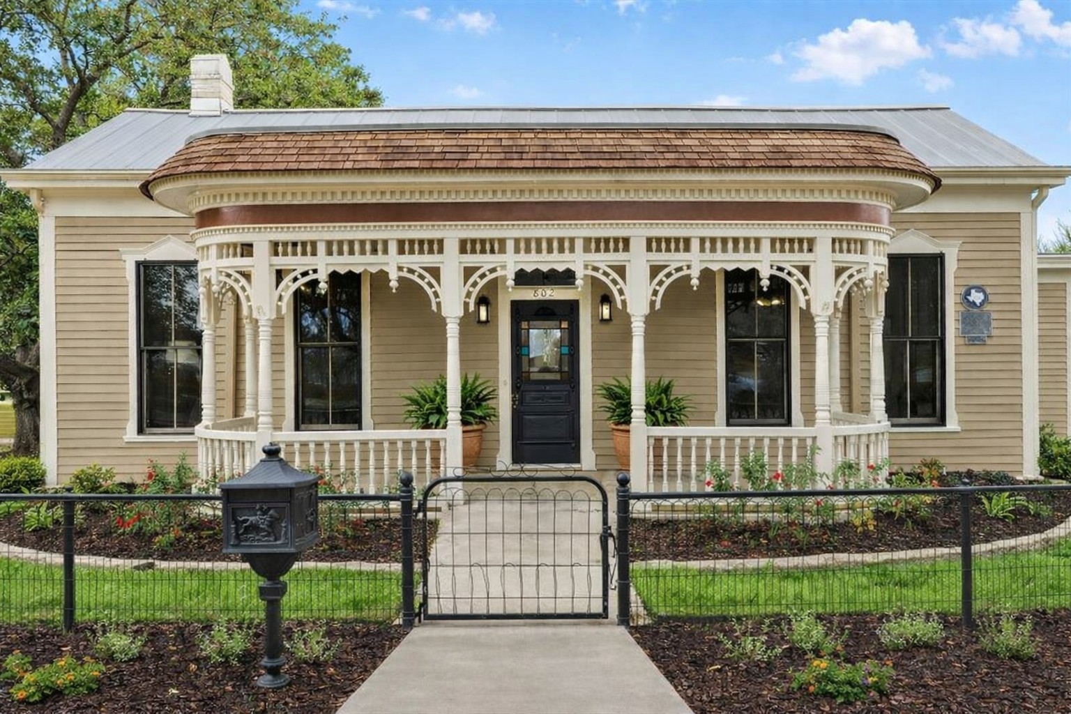 main property photo 10