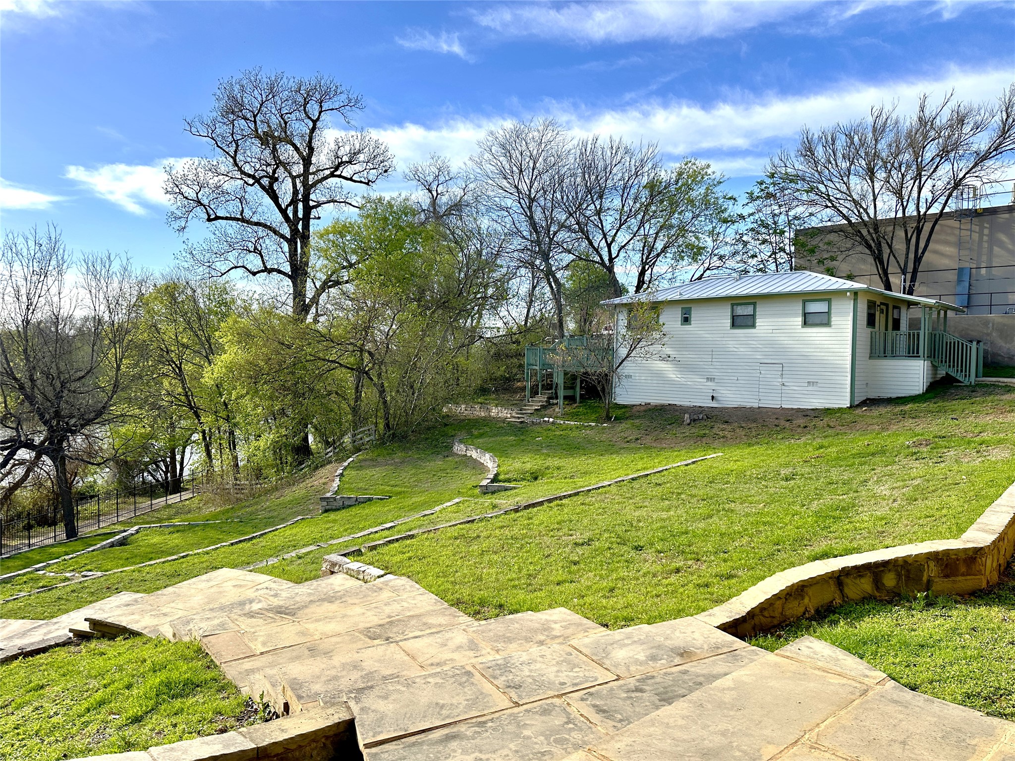 main property photo 31