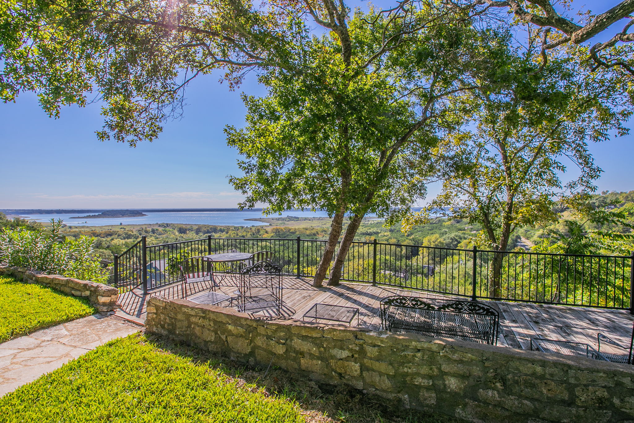 main property photo 24