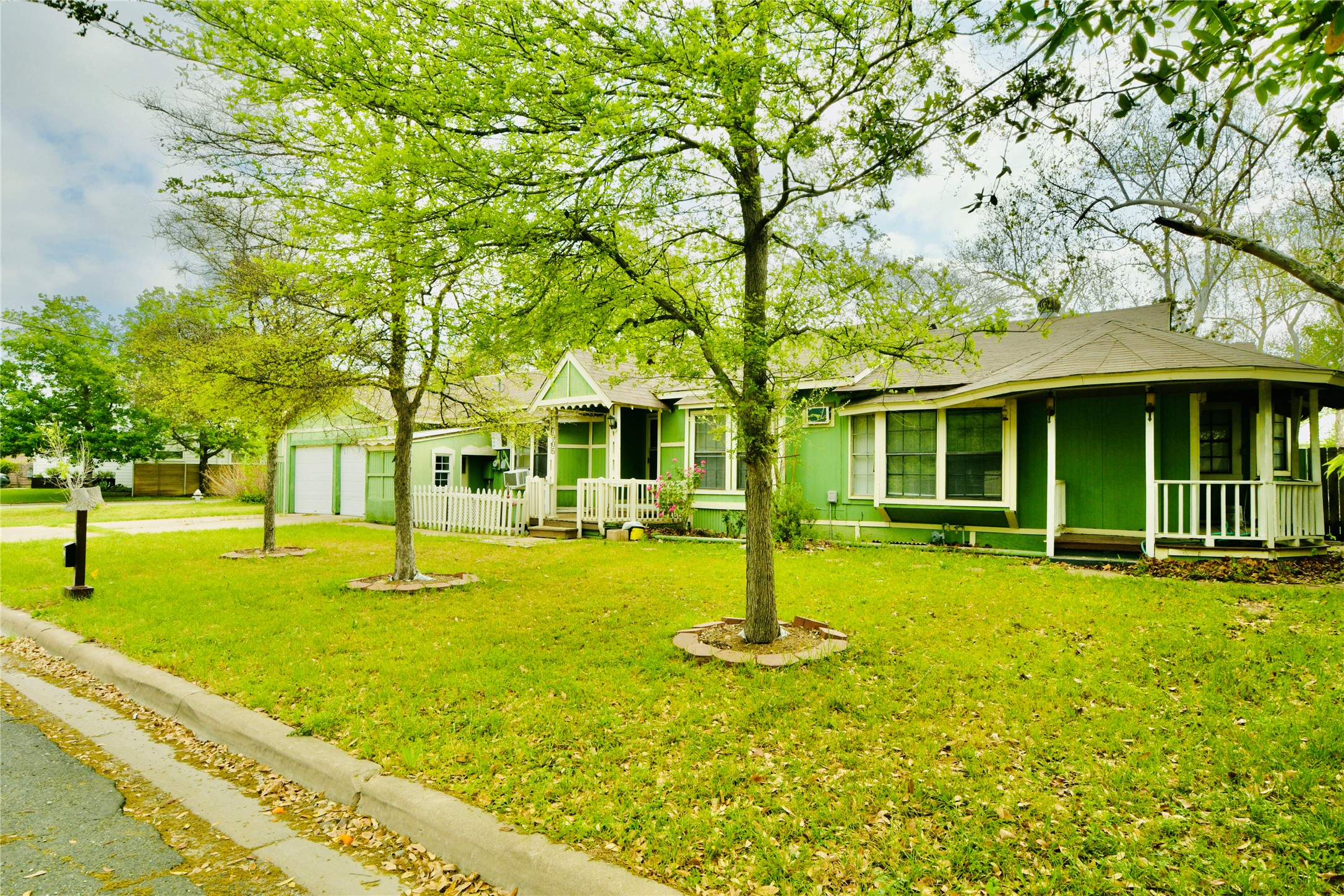 main property photo 3
