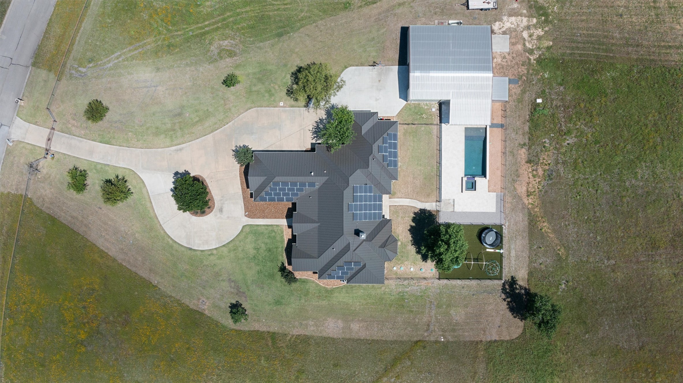main property photo 38