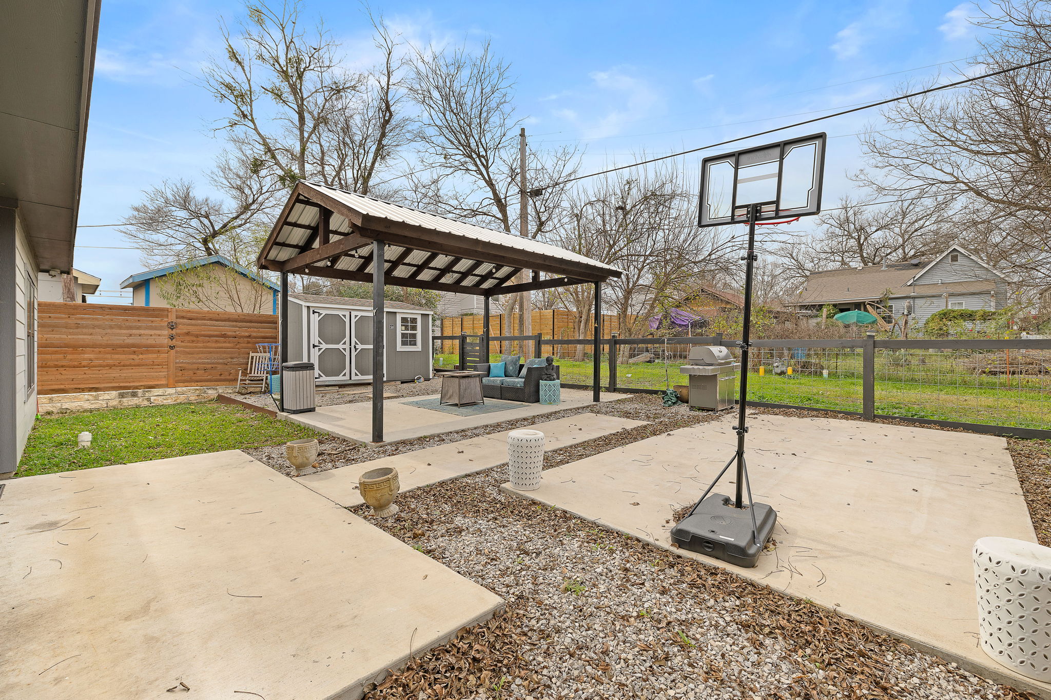 main property photo 25