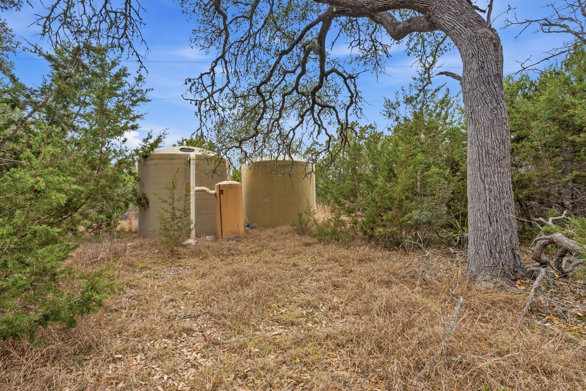 main property photo 28