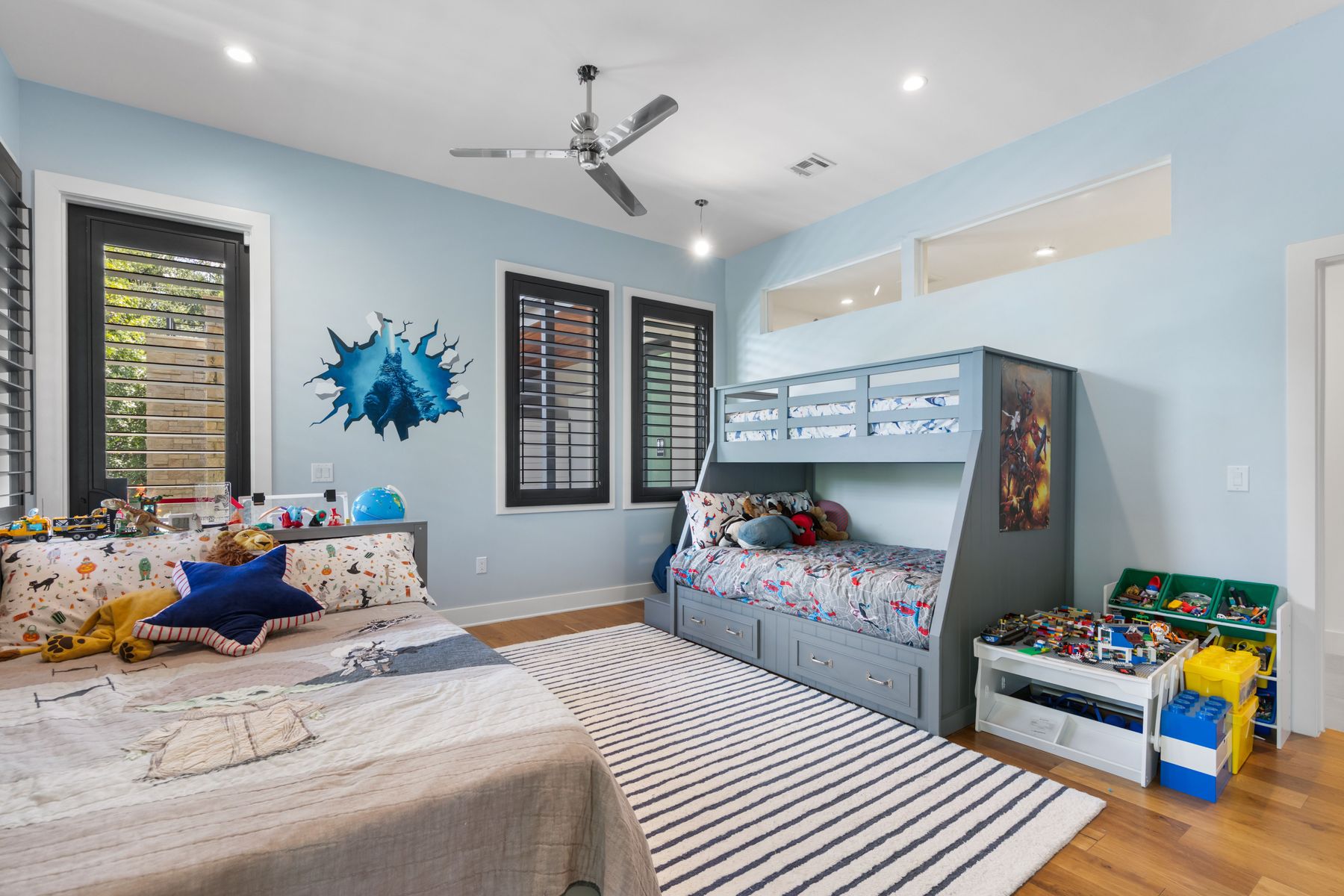 main property photo 30