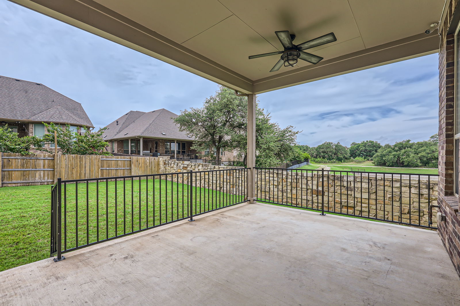 main property photo 28