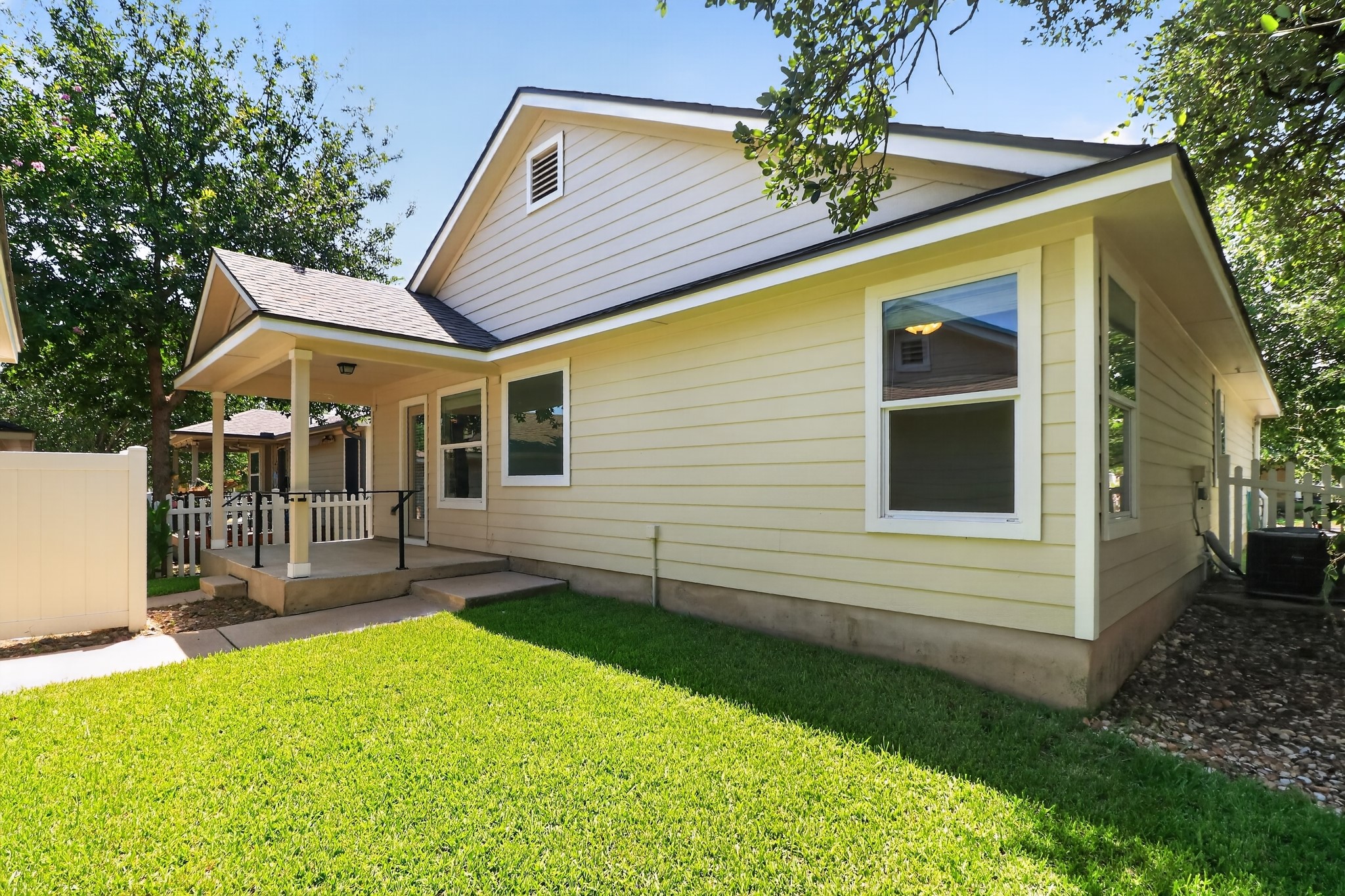 main property photo 23