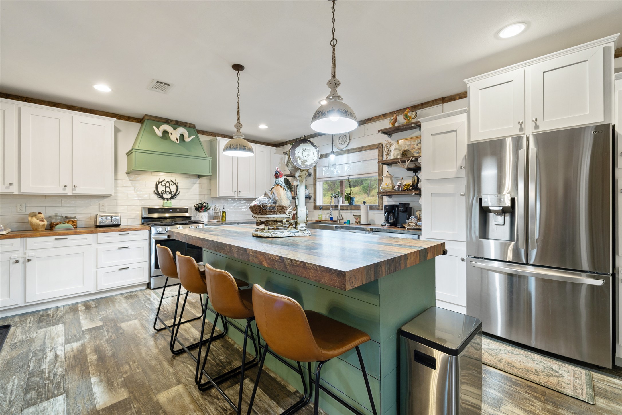 main property photo 16