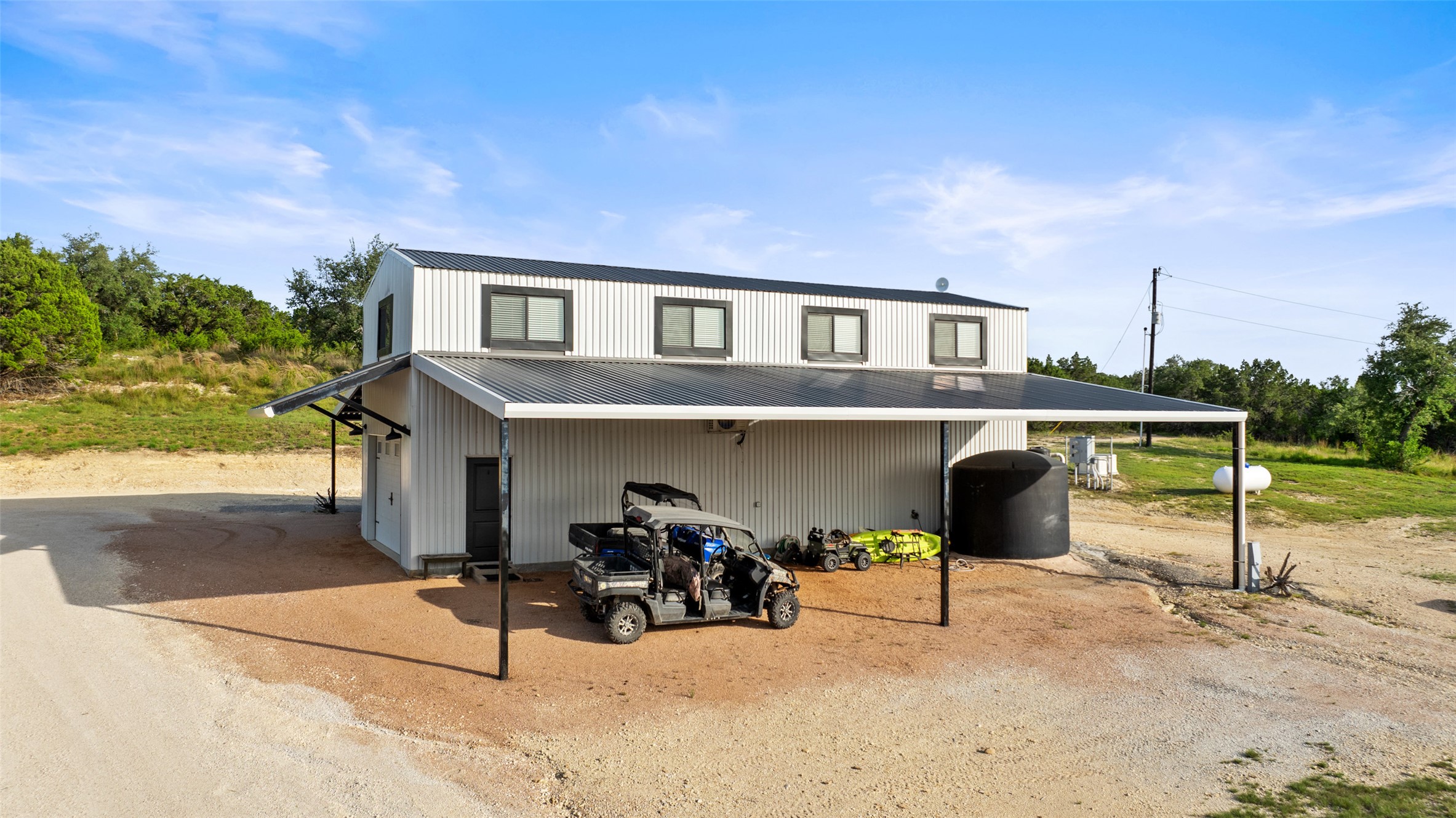 main property photo 8
