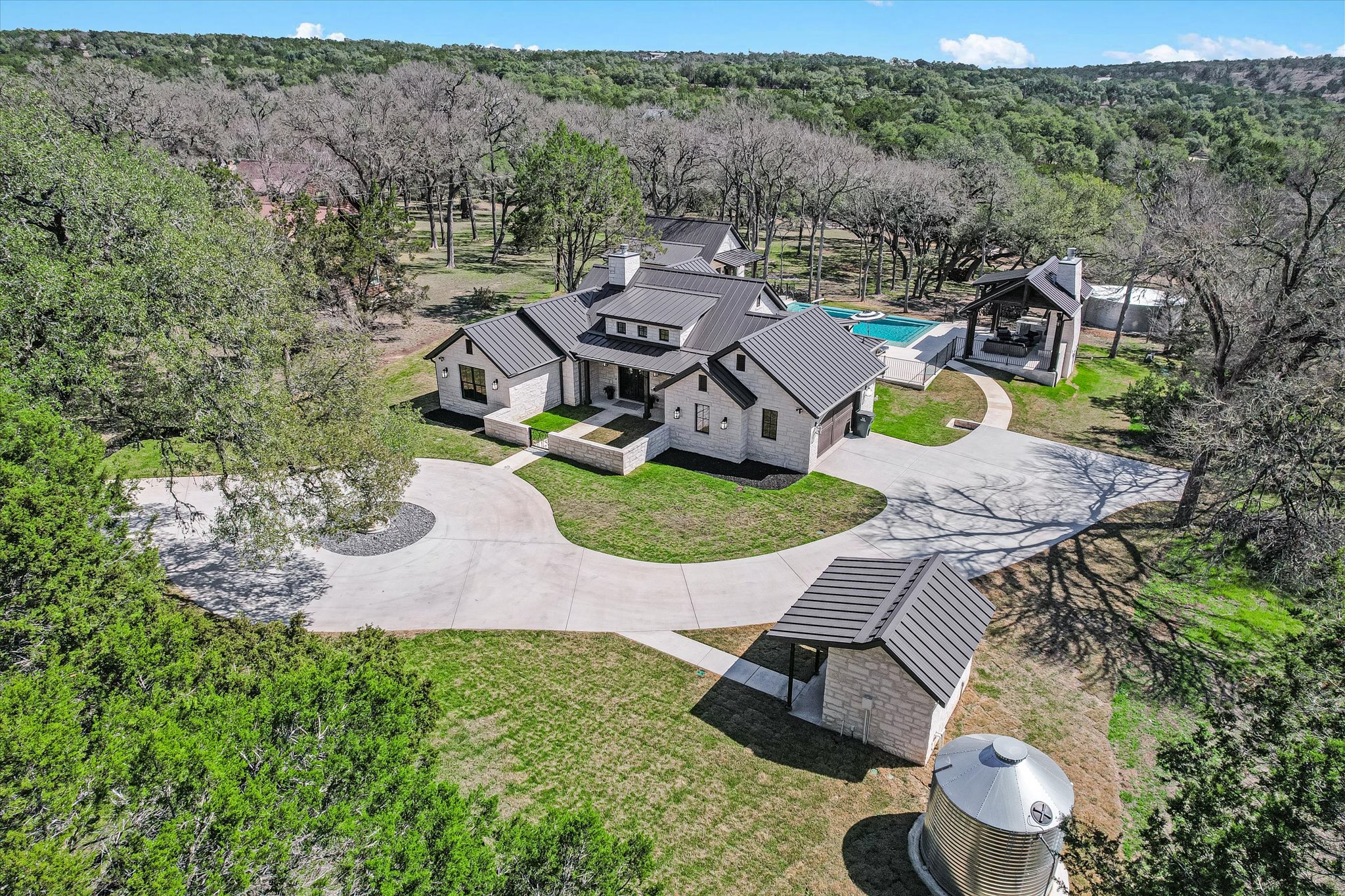main property photo 32