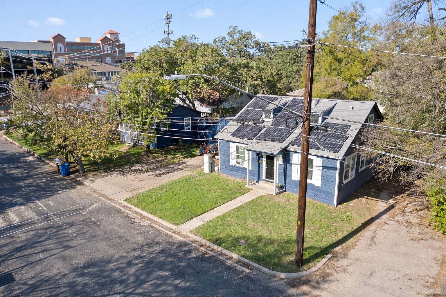main property photo 16