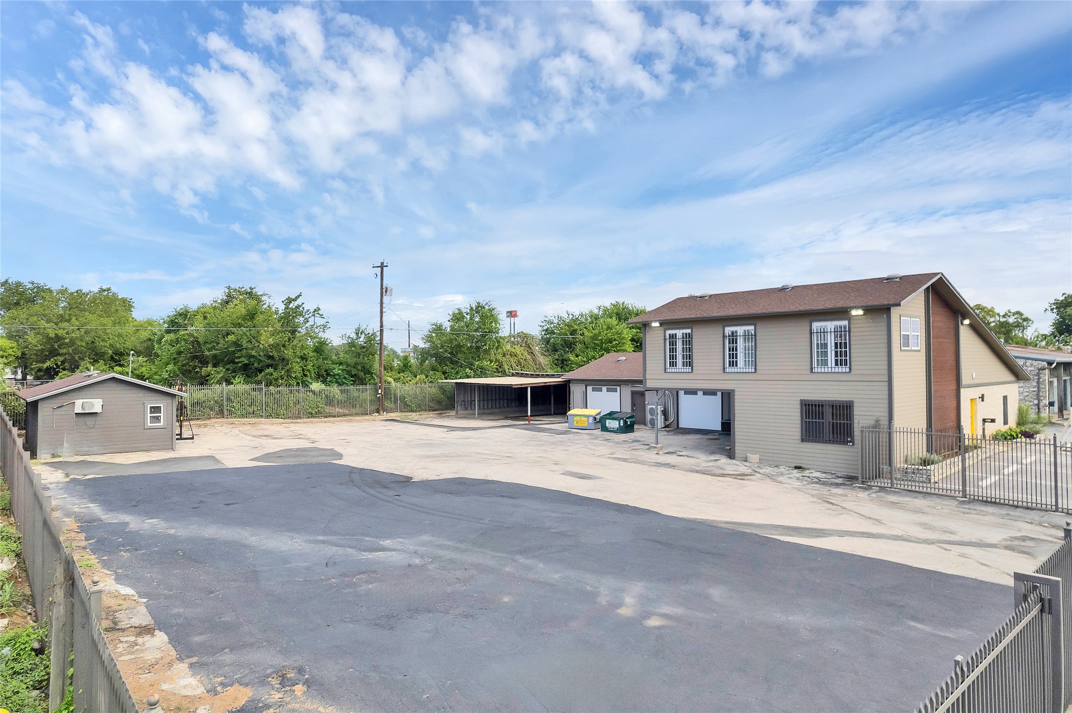 main property photo 3