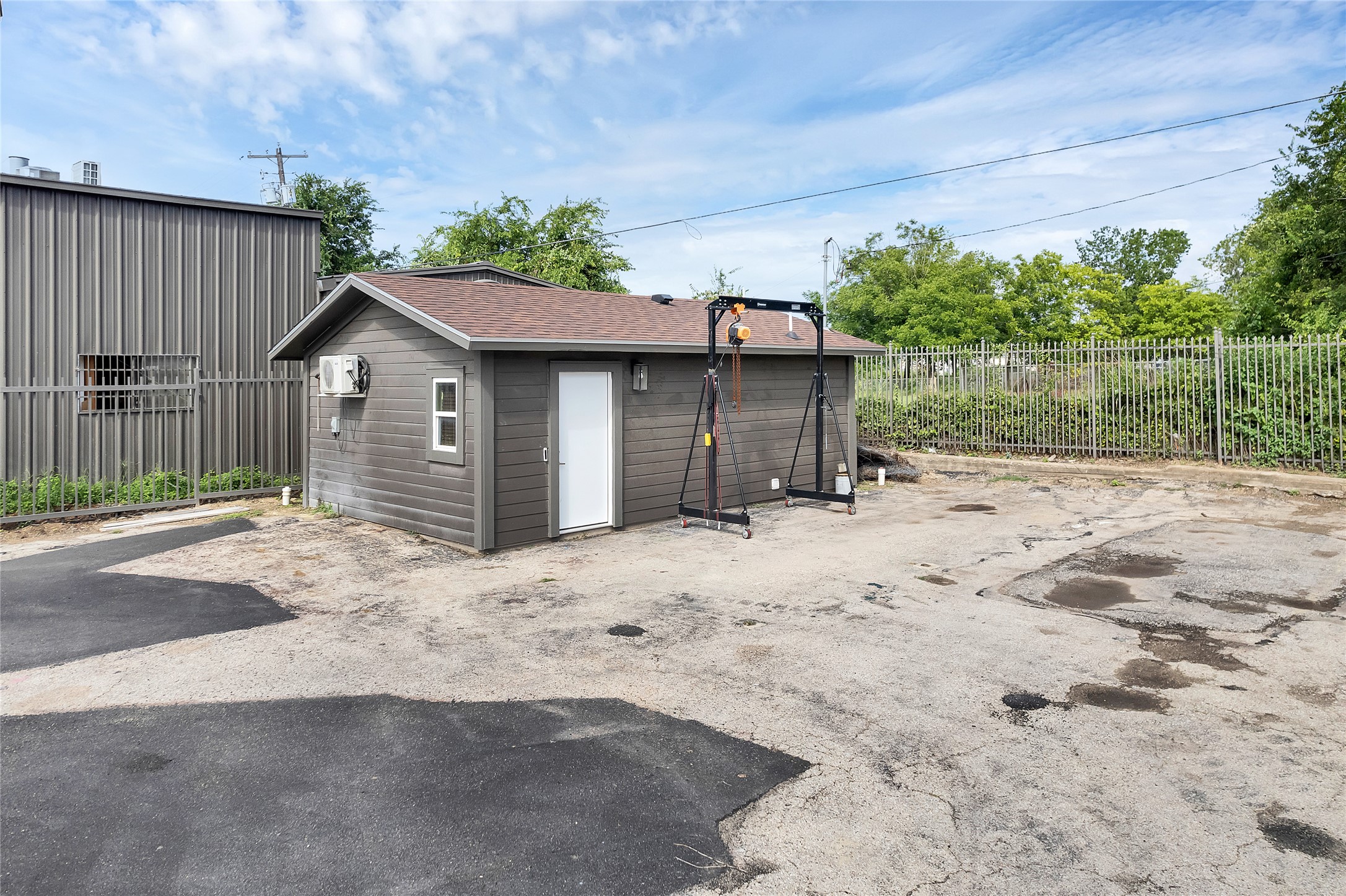 main property photo 30