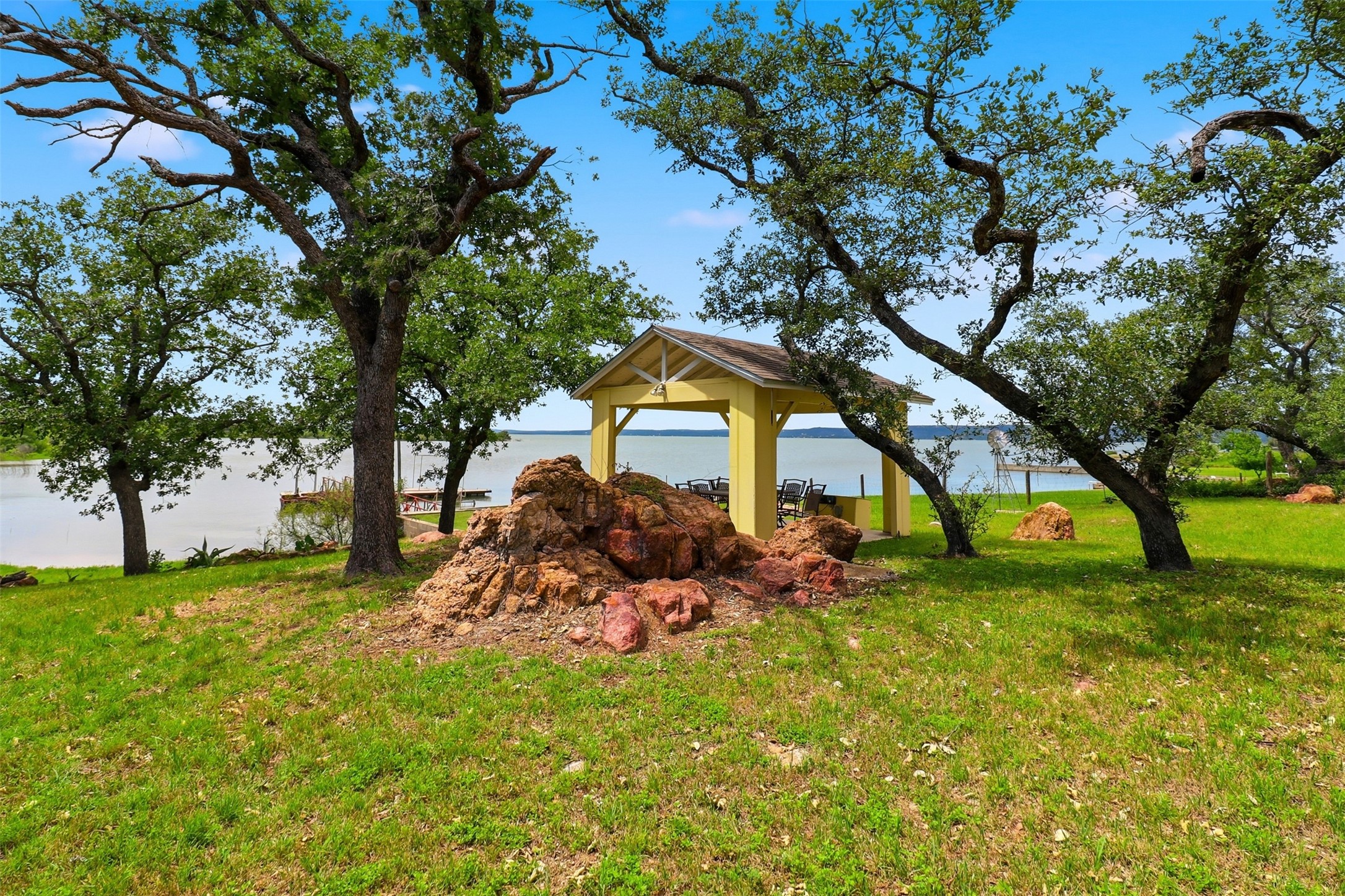 main property photo 13
