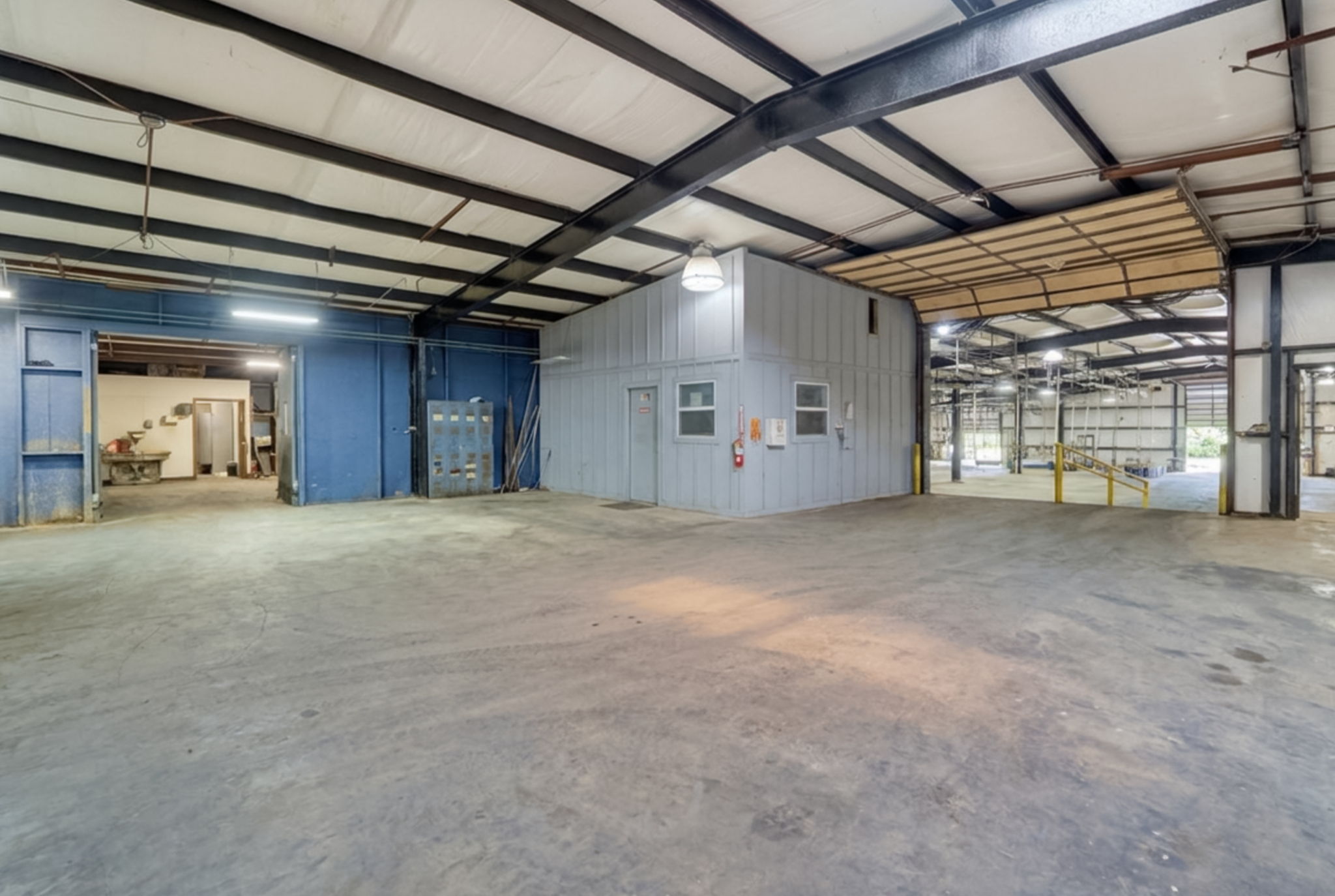 main property photo 32