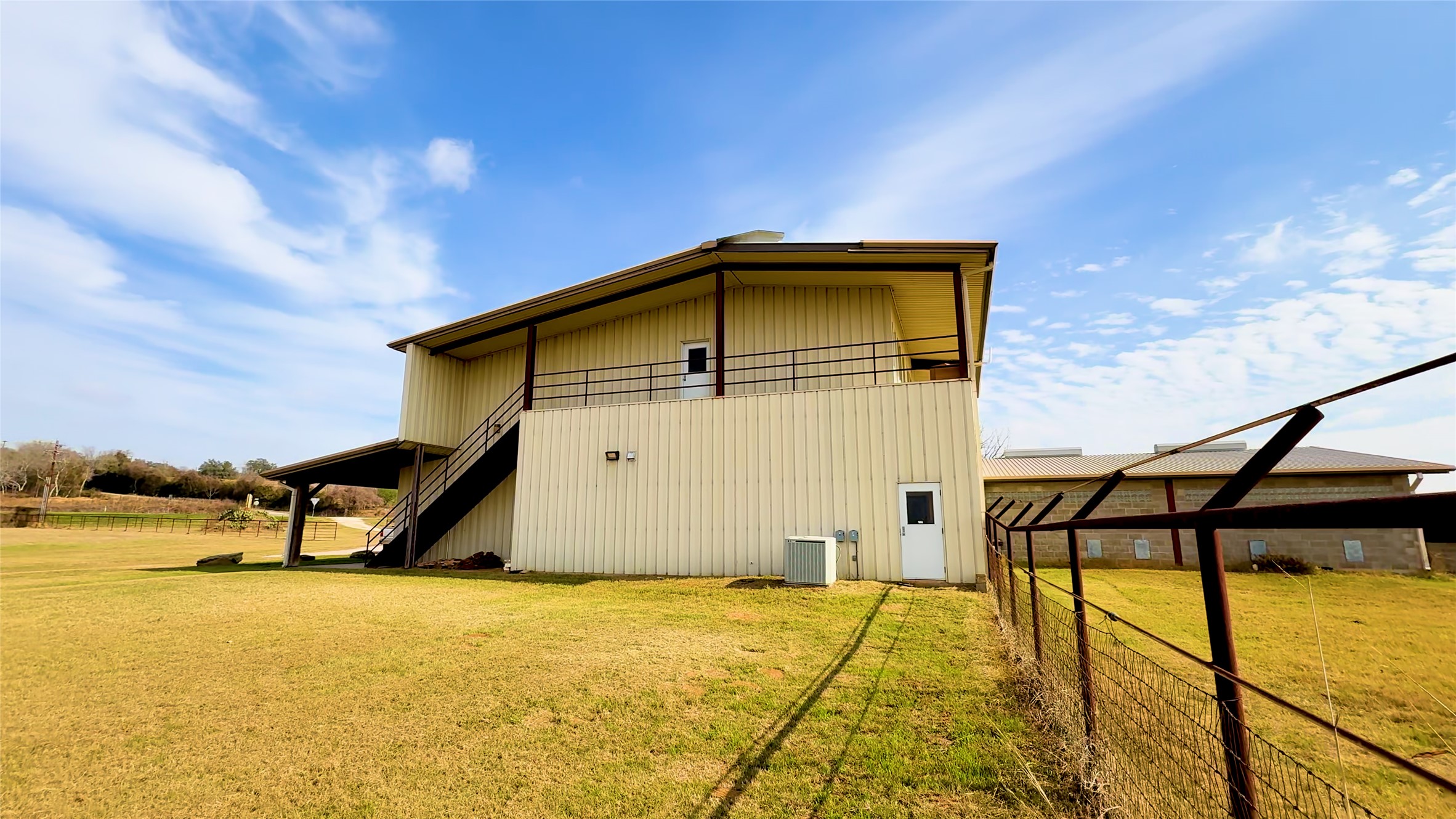 main property photo 16