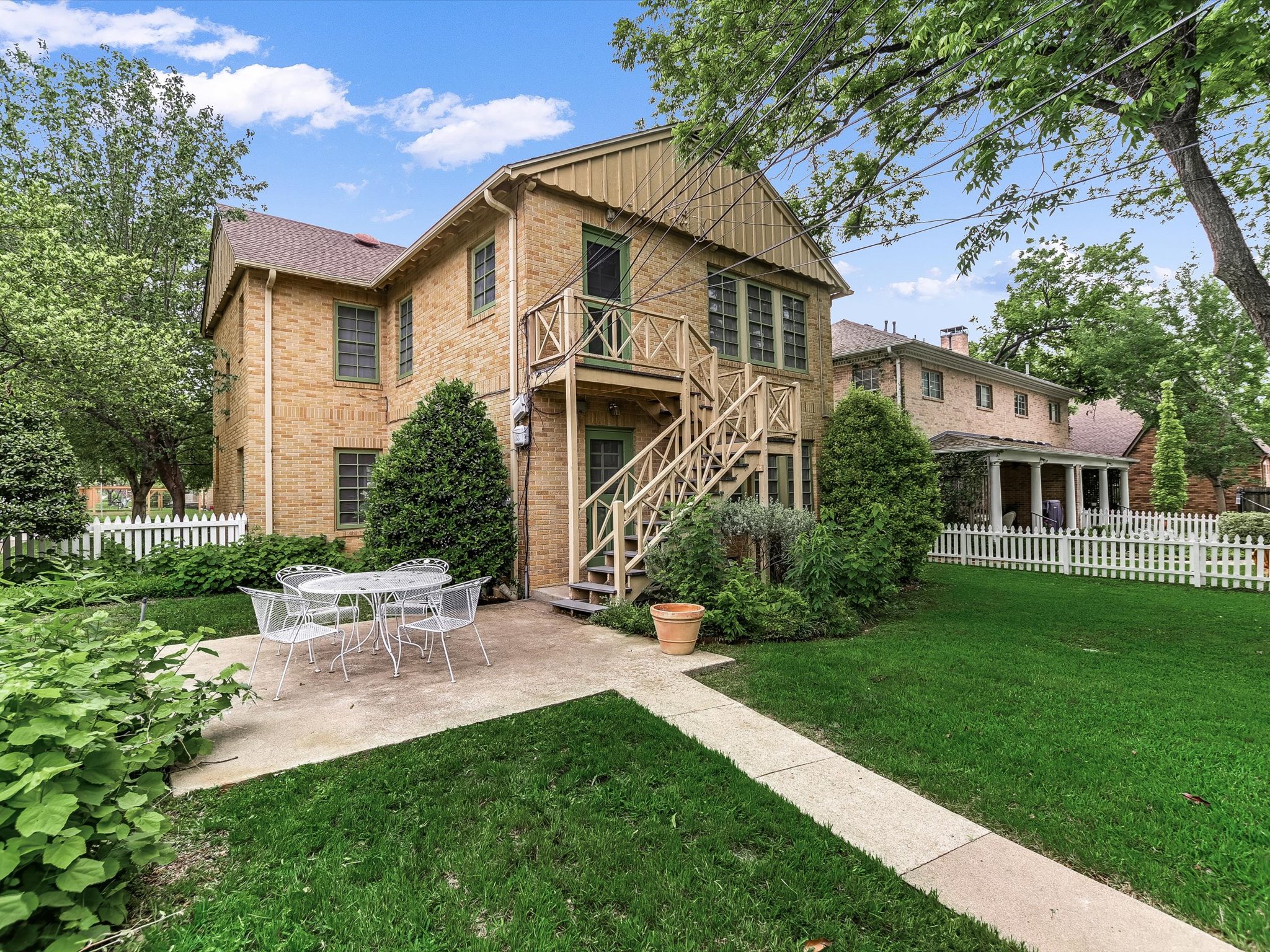 main property photo 28
