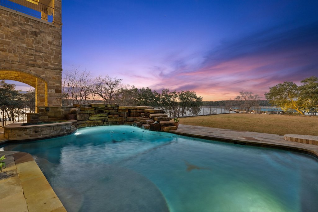 main property photo 4