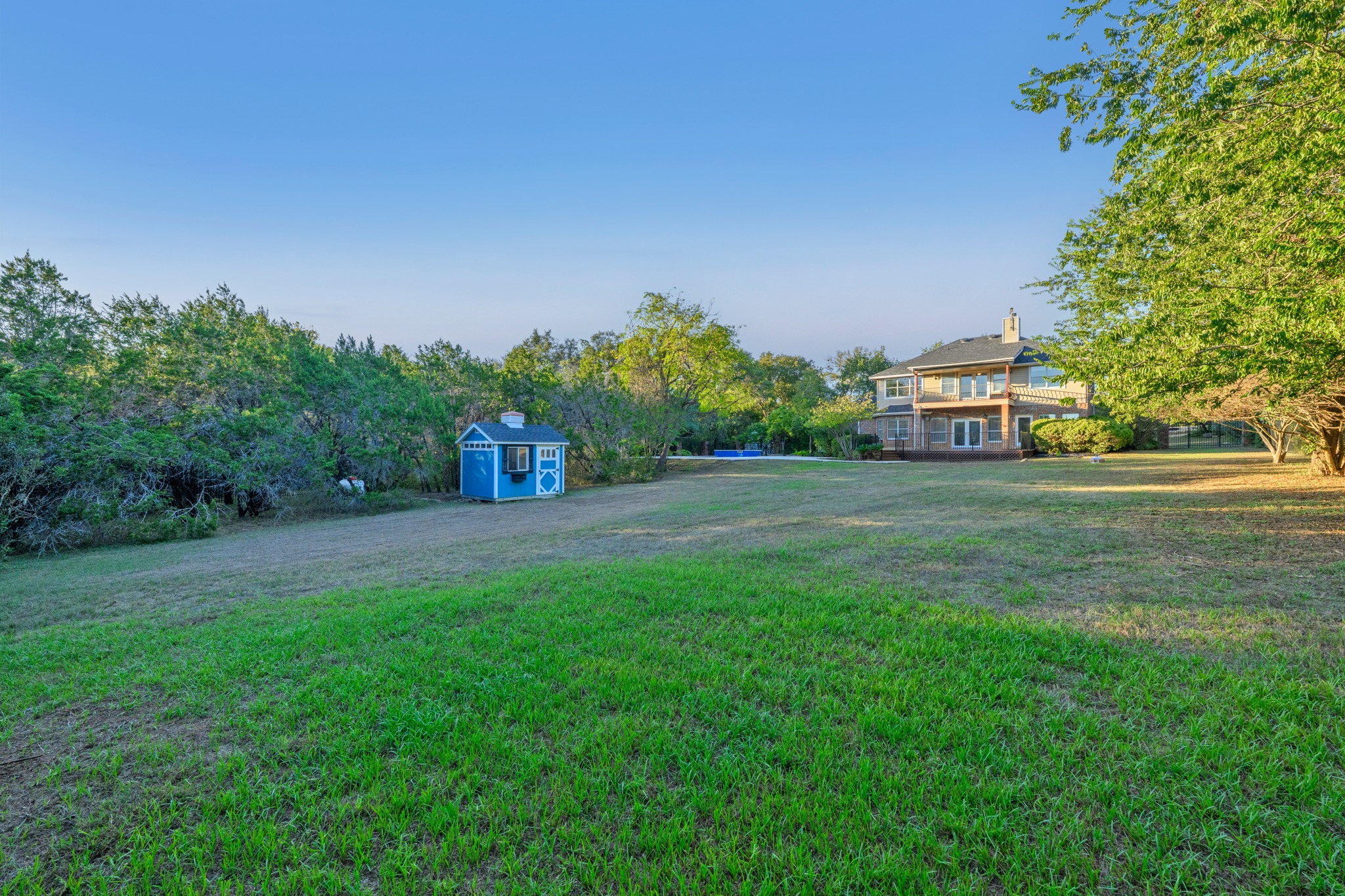 main property photo 32