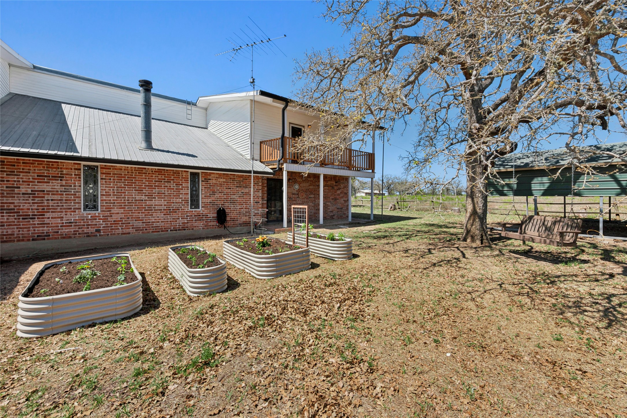 main property photo 28