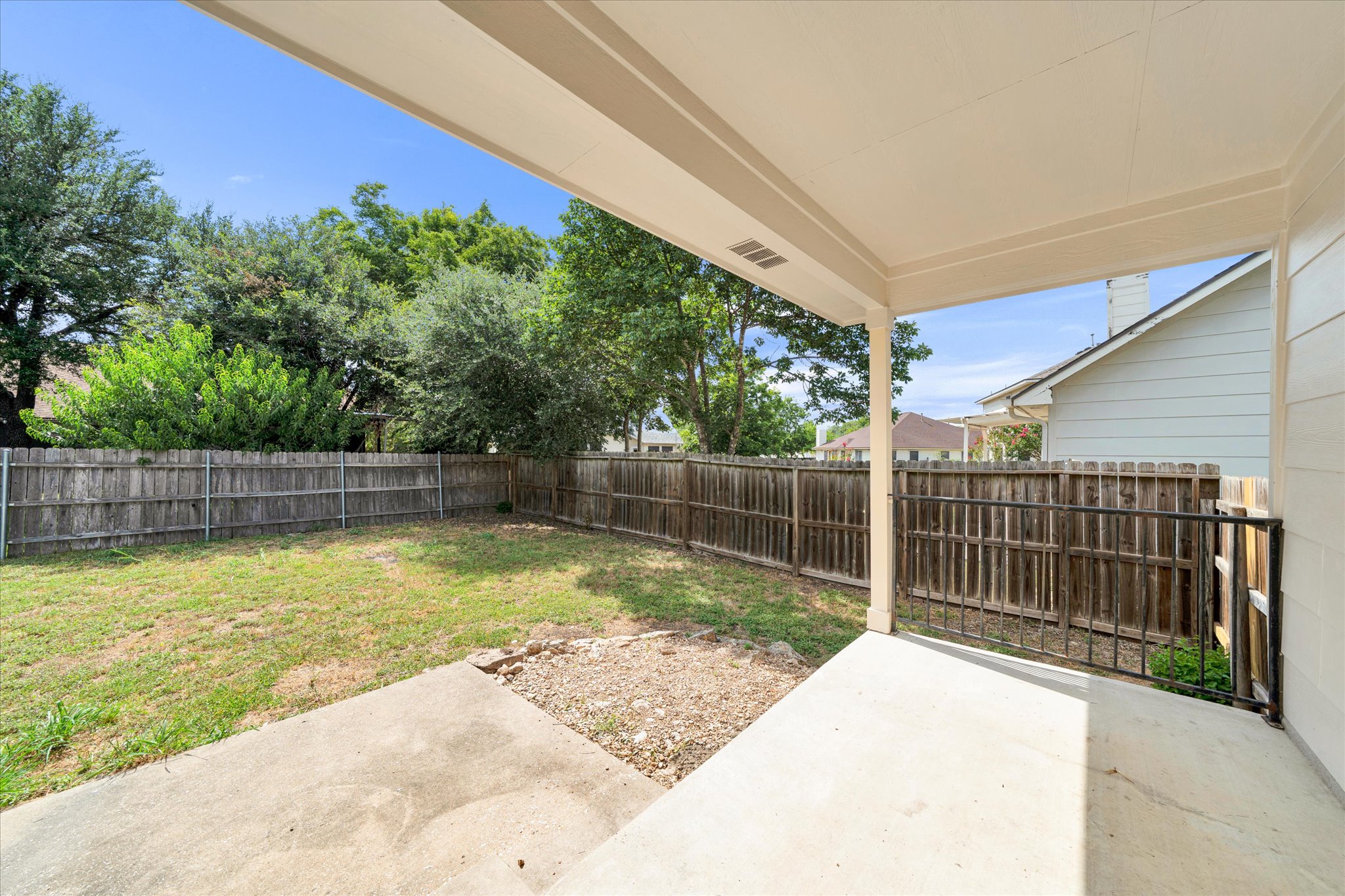 main property photo 28