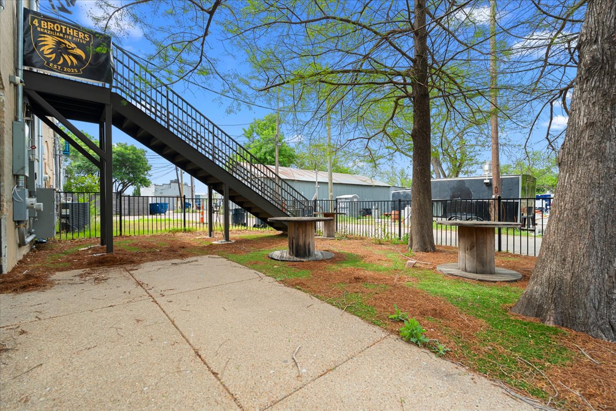 main property photo 20