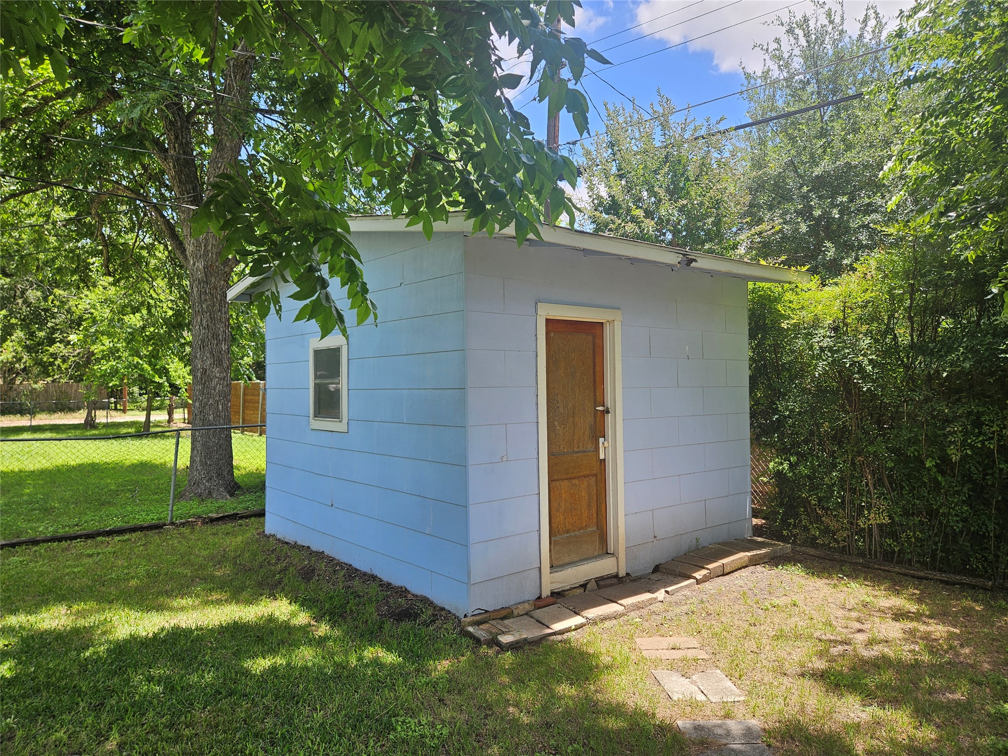 main property photo 22
