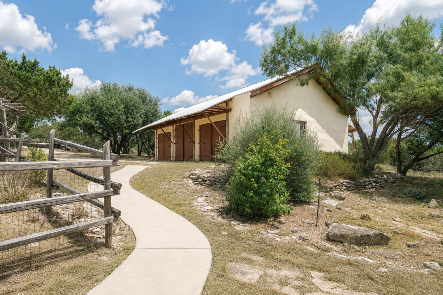 main property photo 30