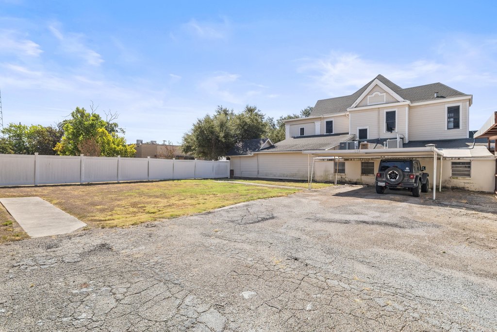 main property photo 30