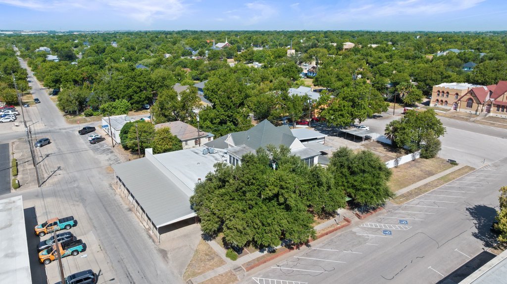 main property photo 37